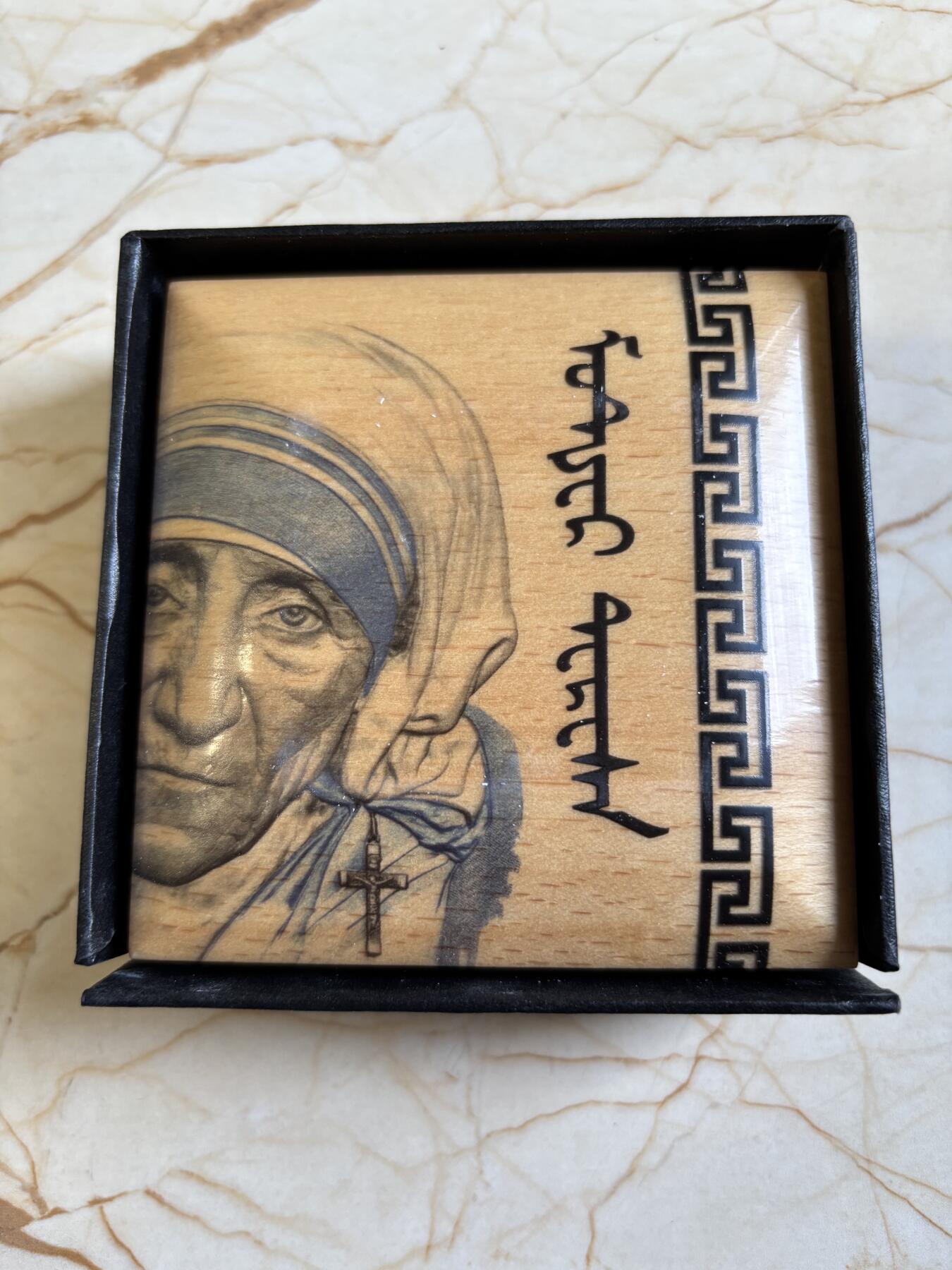 第193期拍卖 蒙古2022年伟人系列特蕾莎修女1盎司精制彩色银币,999银，发行量1000枚