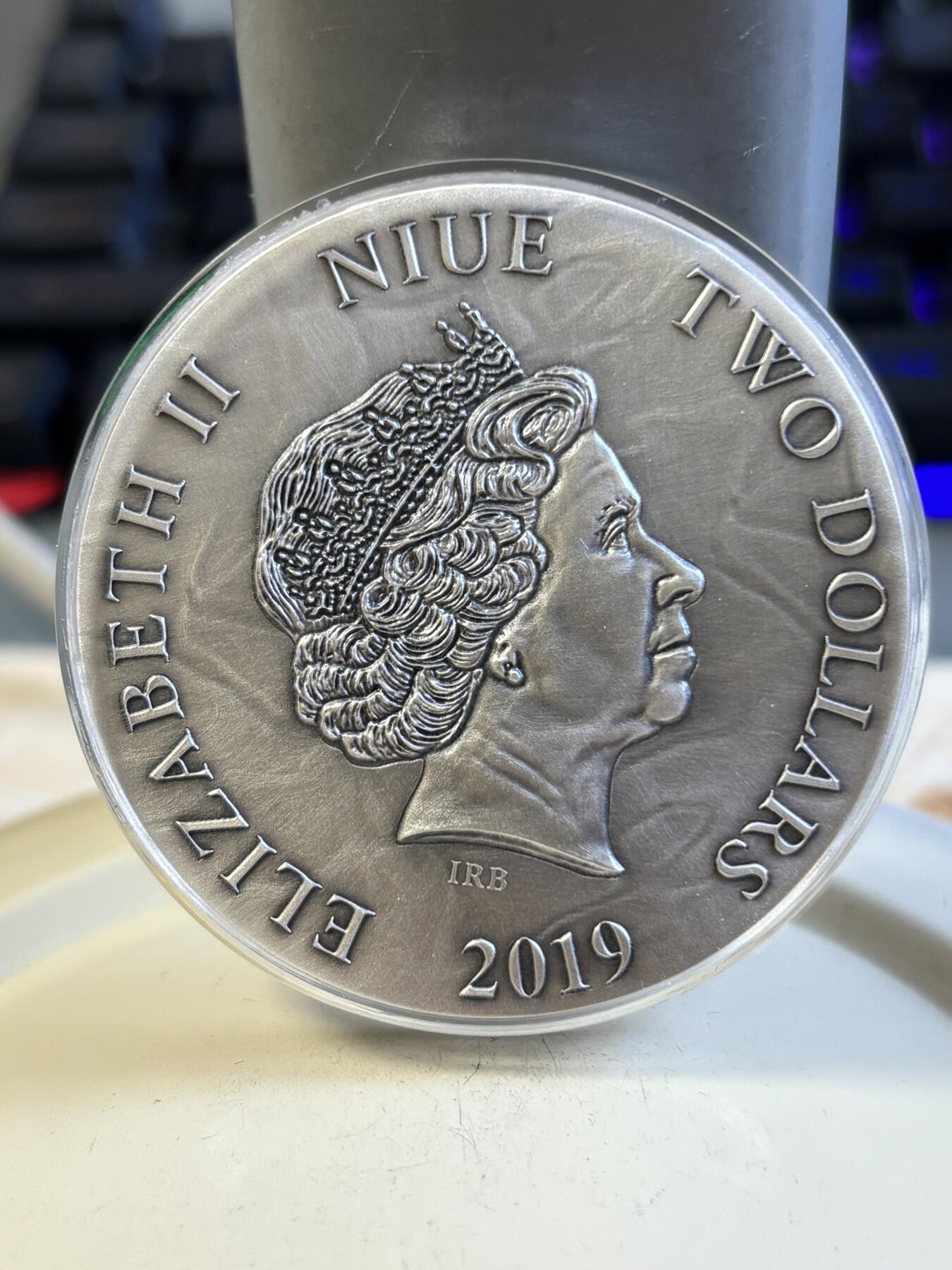 第193期拍卖 纽埃2019年黑暗女神系列2EVANESCA50克纪念彩银币，999银，50克，发行500枚