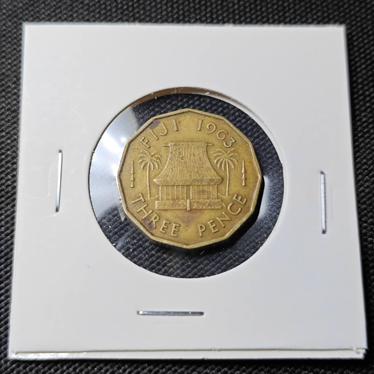 KK钱币收藏小铺   第402期 2月预留时间 周末发货  1963斐济3便士铜币