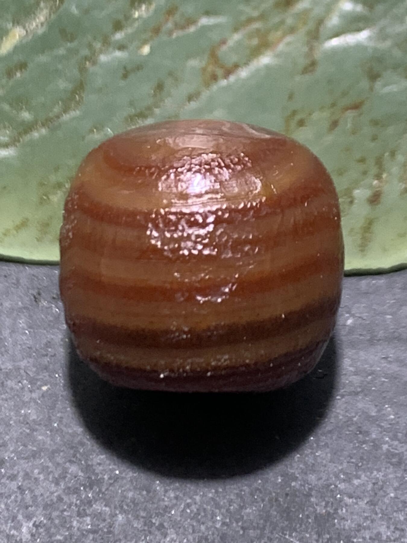 精美高玉化千层风化纹缠丝玛瑙老形桶珠一颗，