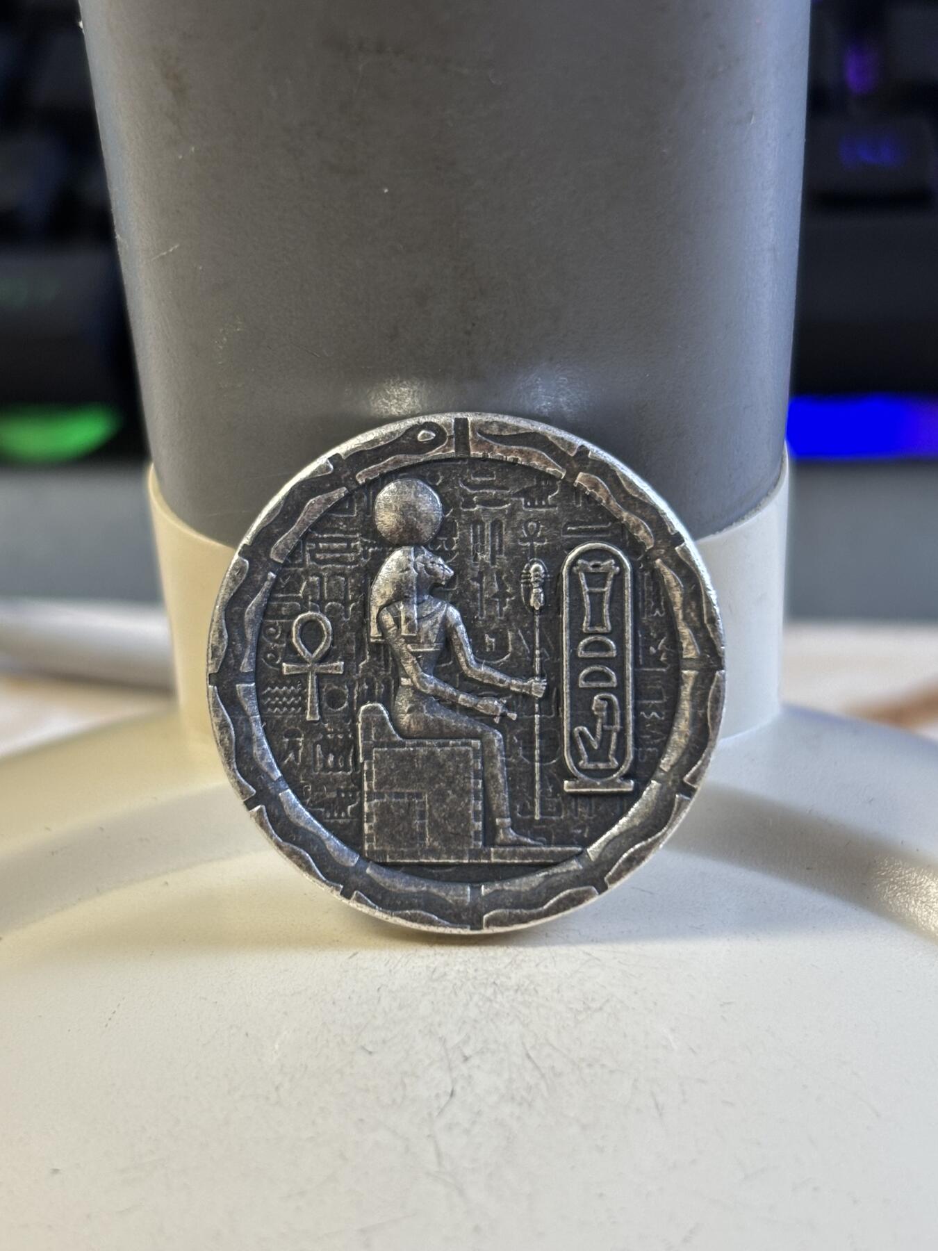 第193期拍卖 美国埃及文化系列猫神手浇1/2盎司仿古纪念银章，999银