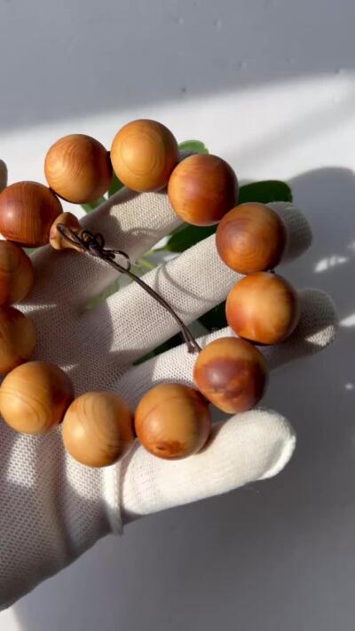 零元拍：崖柏老料2.0手串，十年前的存货了，油性极大。