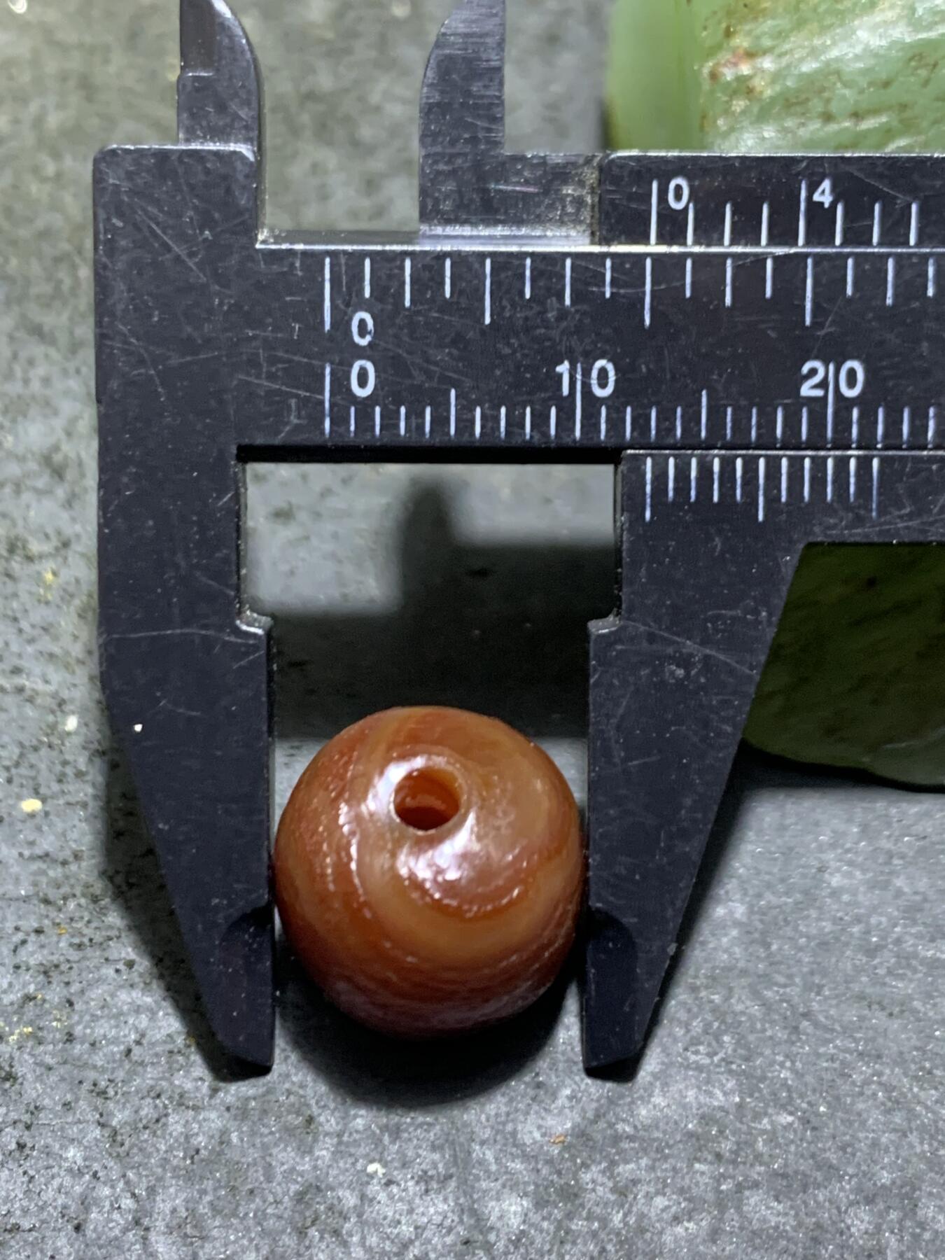 精美高玉化千层风化纹缠丝玛瑙老形桶珠一颗，