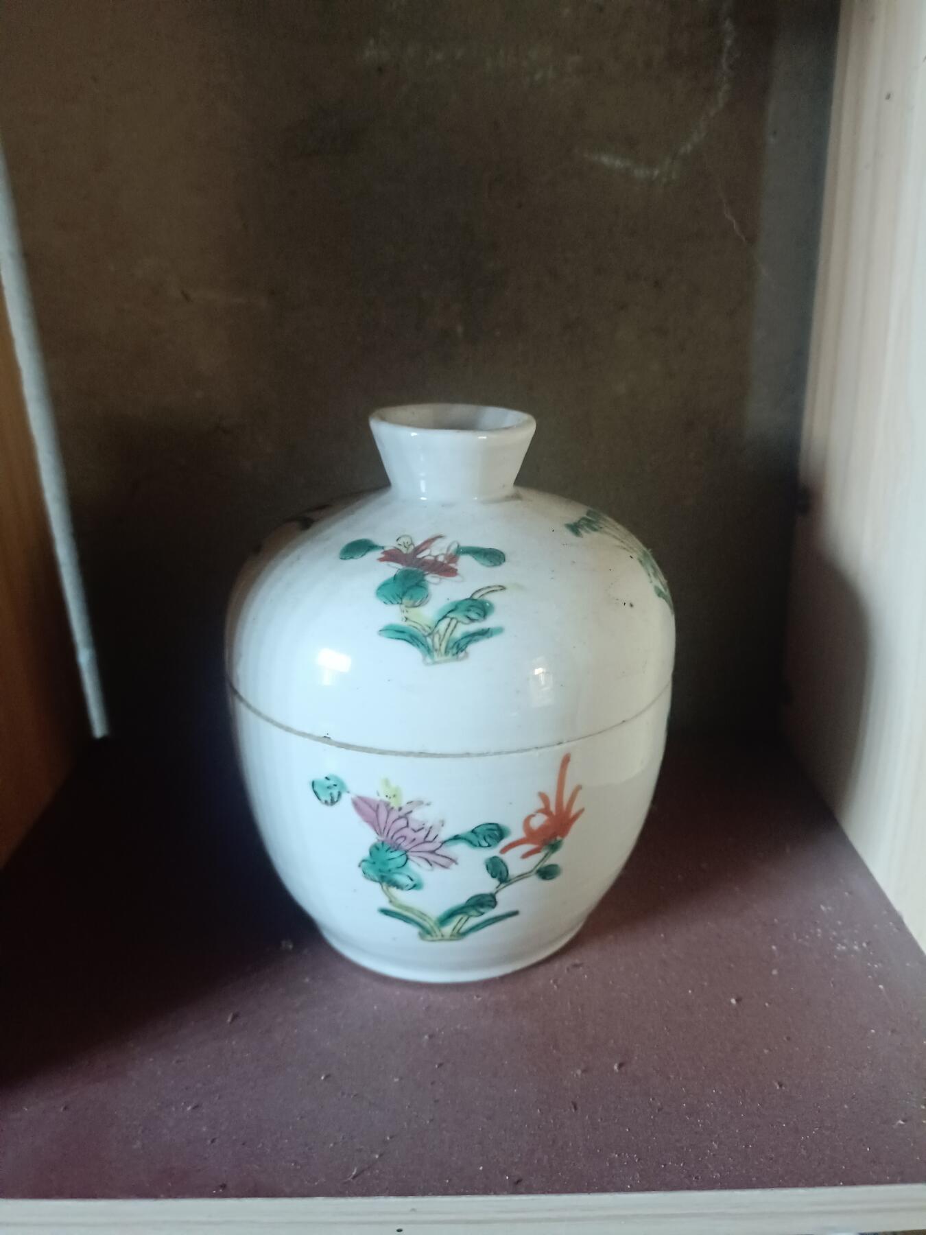 晚清民国时期粉彩四季花卉罐子