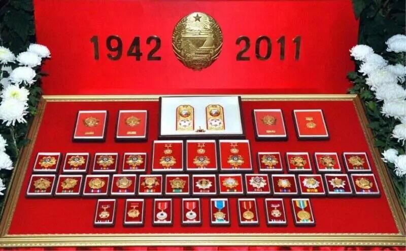 熹将军2026新春小拍2 总57期 高层配享版 小号高档颁发盒 朝鲜劳动勋章 带略章