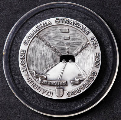 【俄甄集藏】2026年(049)03-18星期三 晚 19:30 全场包邮 - 瑞士1980年纪念连接德国、法国，瑞士、意大利的圣哥达公路隧道建成通车复古镂空大银章，直径：50mm，重量：71.8克，设计精美，999银