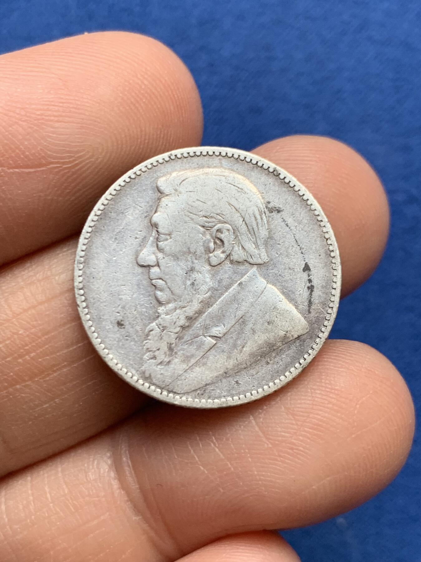 《竞宝斋》第468场 周日，周一 2场连拍 （全场包邮）欢迎送拍 三枚一组 银币：南非德兰士瓦共和国 1897年1先令 + 1896年2先令，大佬黑 + 奥斯曼 埃及10Q，细节见图，共30.15克