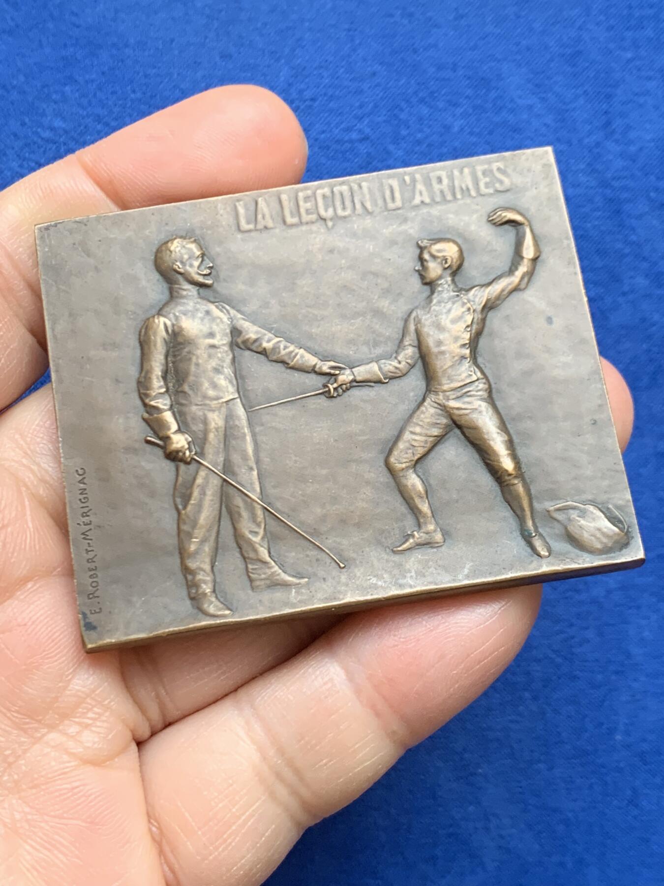 《竞宝斋》第468场 周日，周一 2场连拍 （全场包邮）欢迎送拍 法国击剑比赛铜质方章 94.8克 49.2*60.2mm 丰饶角铜标