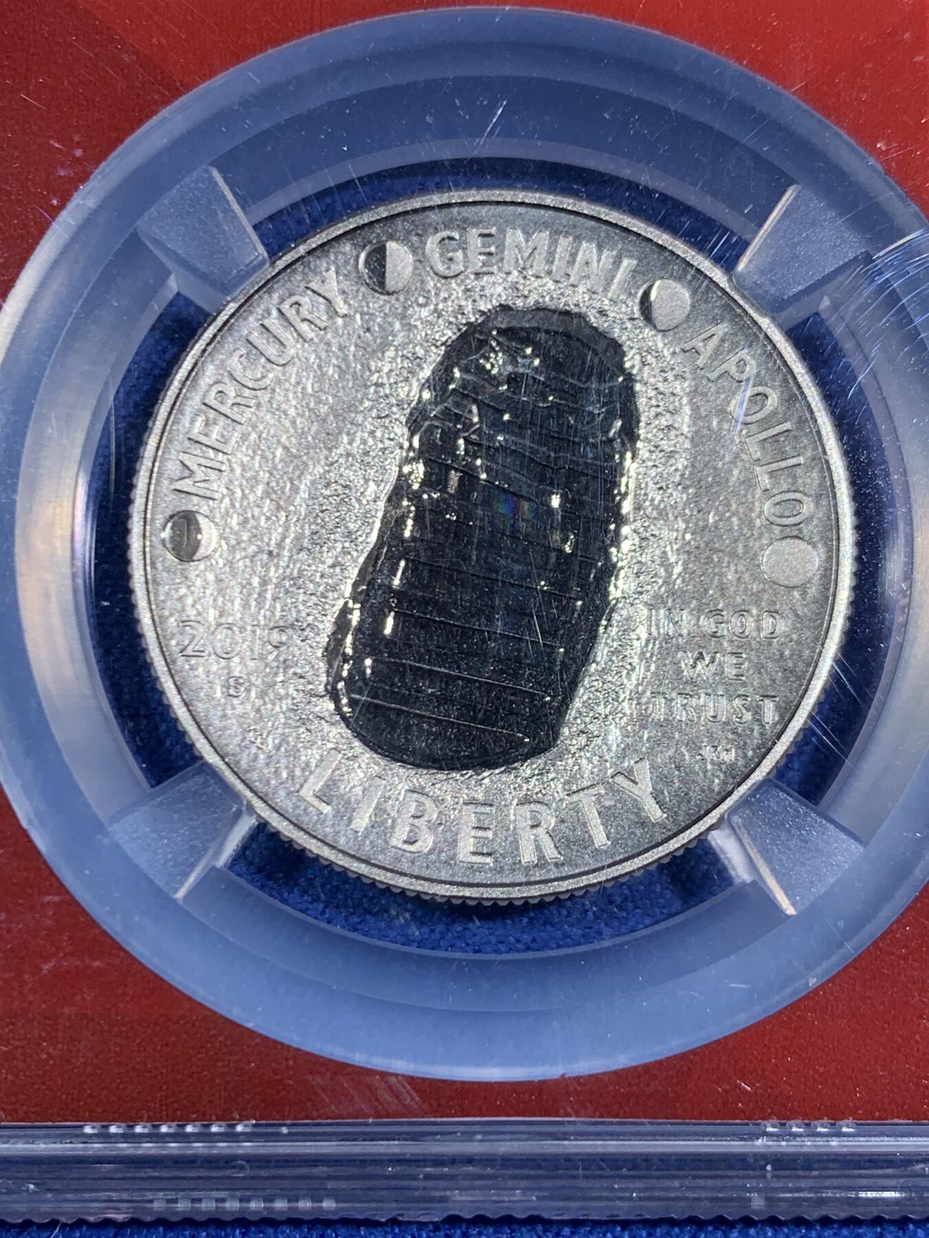 《竞宝斋》第468场 周日，周一 2场连拍 （全场包邮）欢迎送拍 NGC PF70UC 美国 2019年 阿波罗11号登月50周年 50美分 纪念币 很有意思的曲面币 少见EDC(everyday coin) 红色内芯