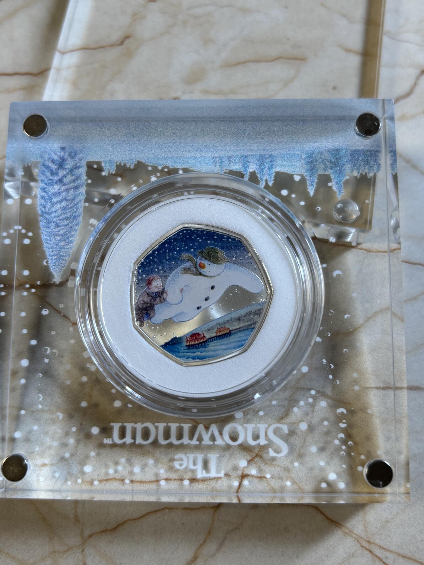 第193期拍卖 英国2018年圣诞雪人彩色多边形50便士精制纪念银币，925银，发行15000枚