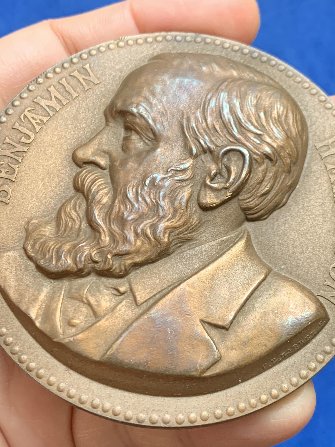 《竞宝斋》第468场 周日，周一 2场连拍 （全场包邮）欢迎送拍 美国总统本杰明·哈里森纪念铜章 233.8克 76.2mm 大规格