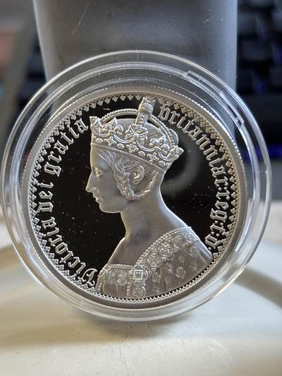 第193期拍卖 - 英国2021年伟大雕刻师维多利亚女王2盎司加厚银币，999银，发行4000枚