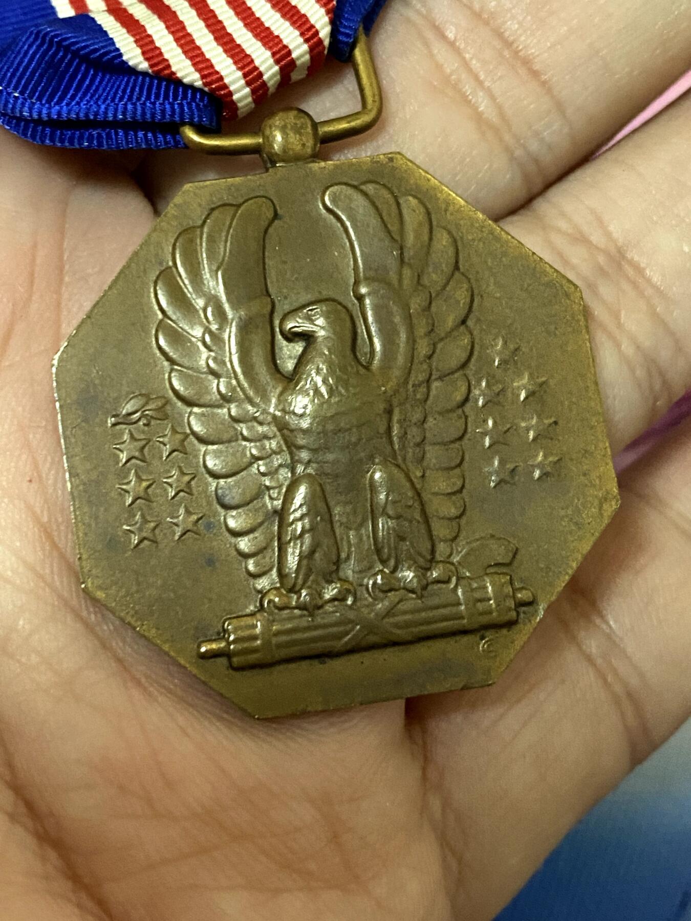 美德苏勋章奖章拍卖 本次各种都有 取消了保留价模式  德因原因只上2-3图 具体的想要的请联系我要完整图。都经过讨论未标明则全部是原品，保真 放心拍。3月4日晚上九点结束在麦稀奇 找不到的加我qq或者微信都是184277308备注苏章拍卖。