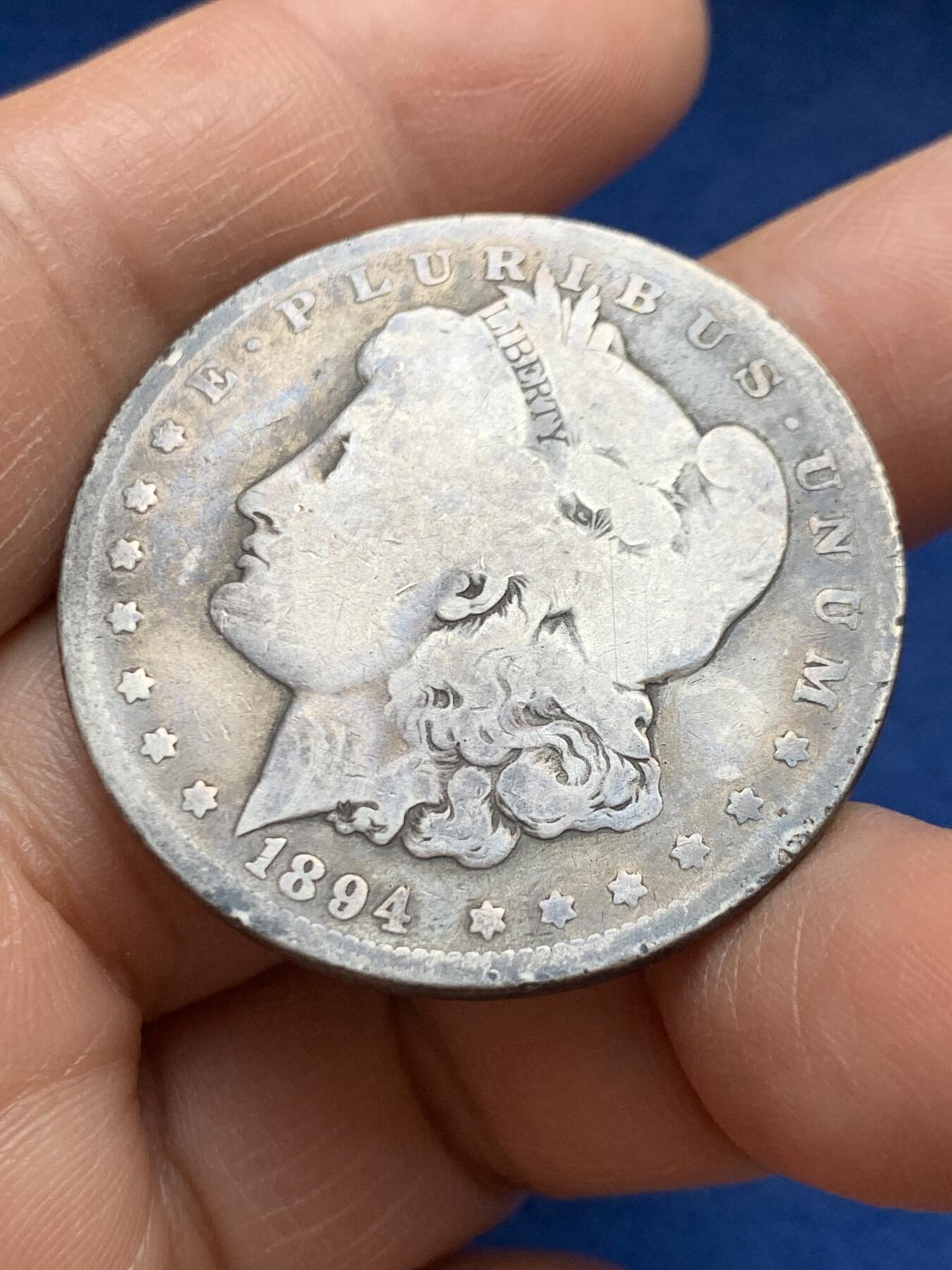 《竞宝斋》第468场 周日，周一 2场连拍 （全场包邮）欢迎送拍 美国1894年摩根一圆银币 流通品相 磨损大 手感温润 25.4克