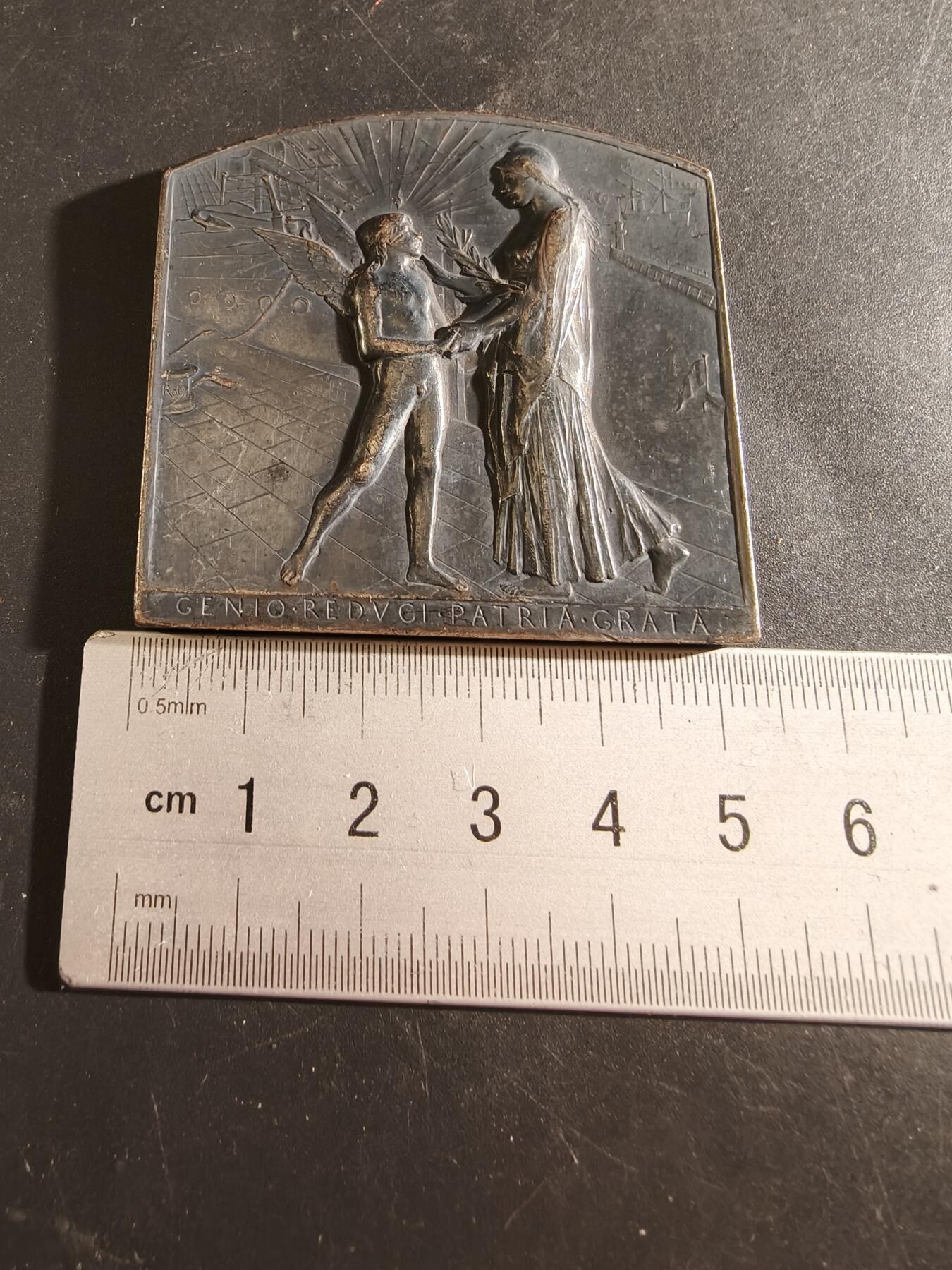 老王徽章第186期 1893年芝加哥国际博览会法国馆镀银方形大铜章    大师罗蒂名作     尺寸50×52mm     重量70.5g