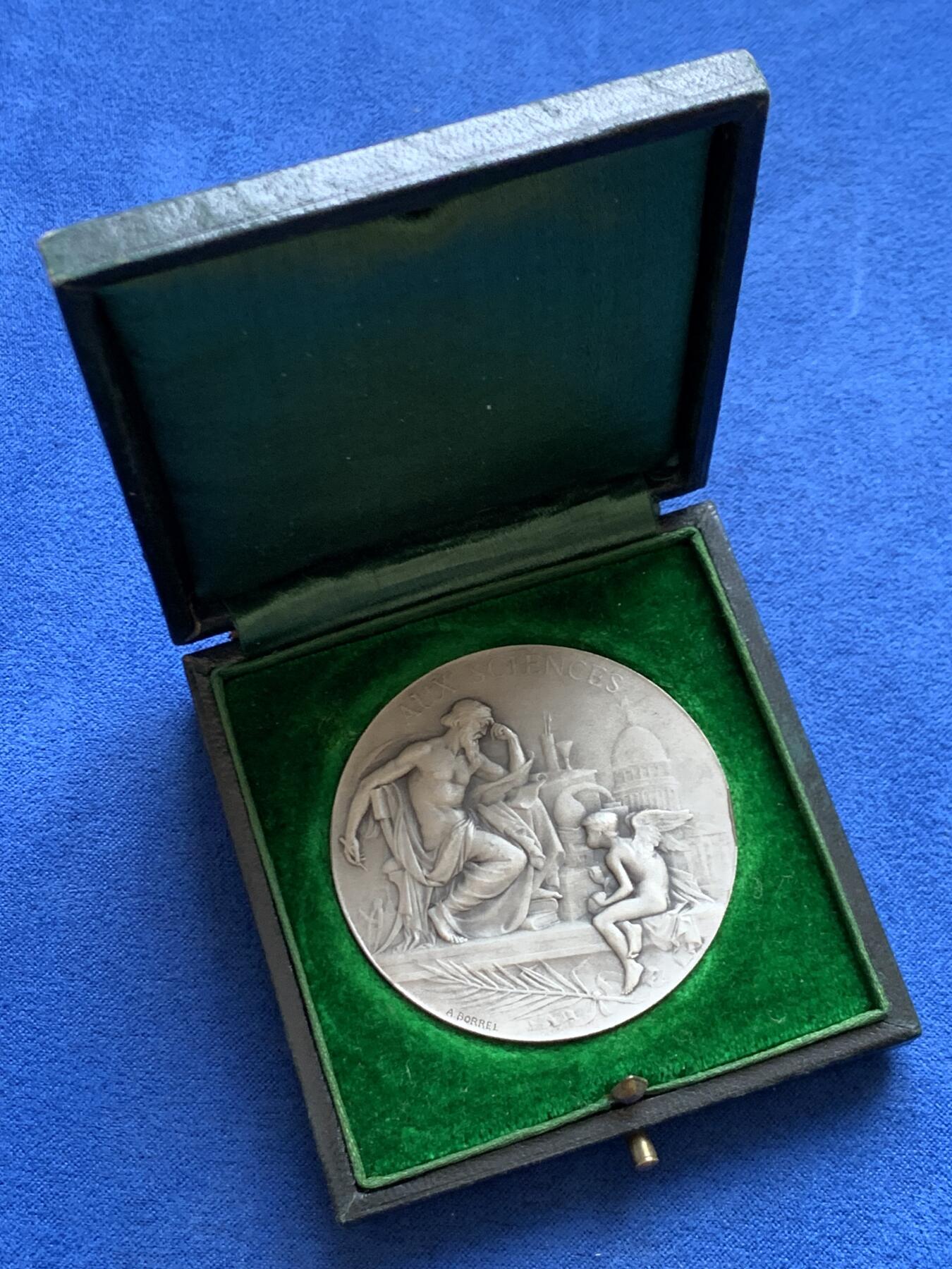 《竞宝斋》第468场 周日，周一 2场连拍 （全场包邮）欢迎送拍 名家名作A. Borrel 法国巴黎科技竞赛银章 60.6克 49.5mm 丰饶角1银 带盒