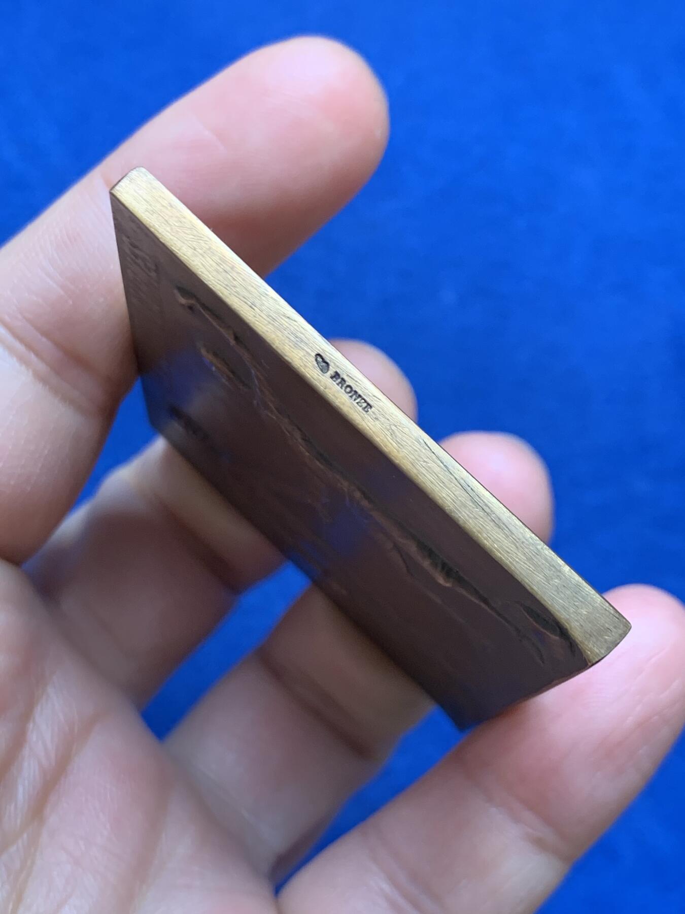 《竞宝斋》第468场 周日，周一 2场连拍 （全场包邮）欢迎送拍 法国击剑比赛铜质方章 94.8克 49.2*60.2mm 丰饶角铜标