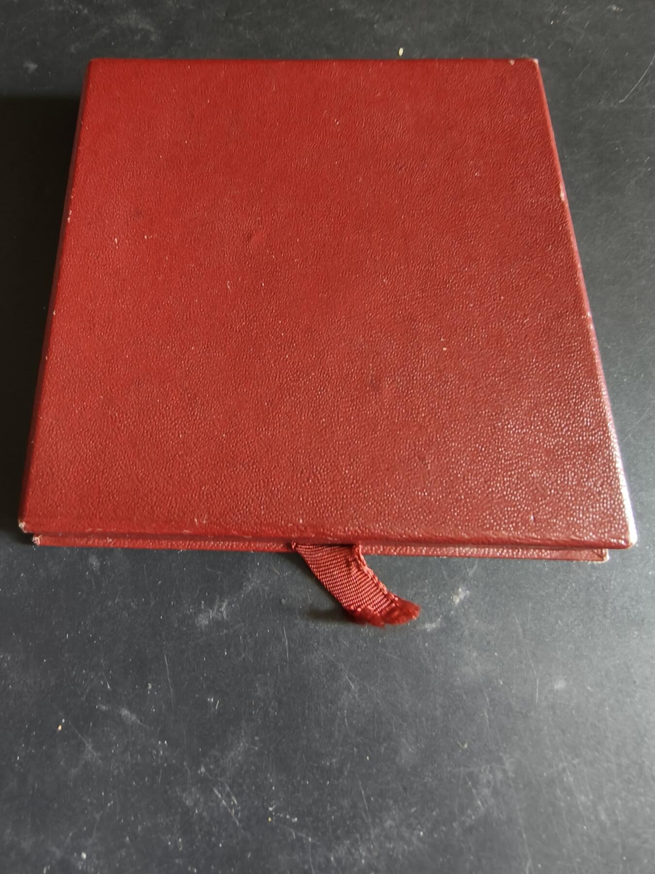 老王徽章第186期 法国电气施工行业总工会大铜章      原盒     直径66mm    重量157.2g