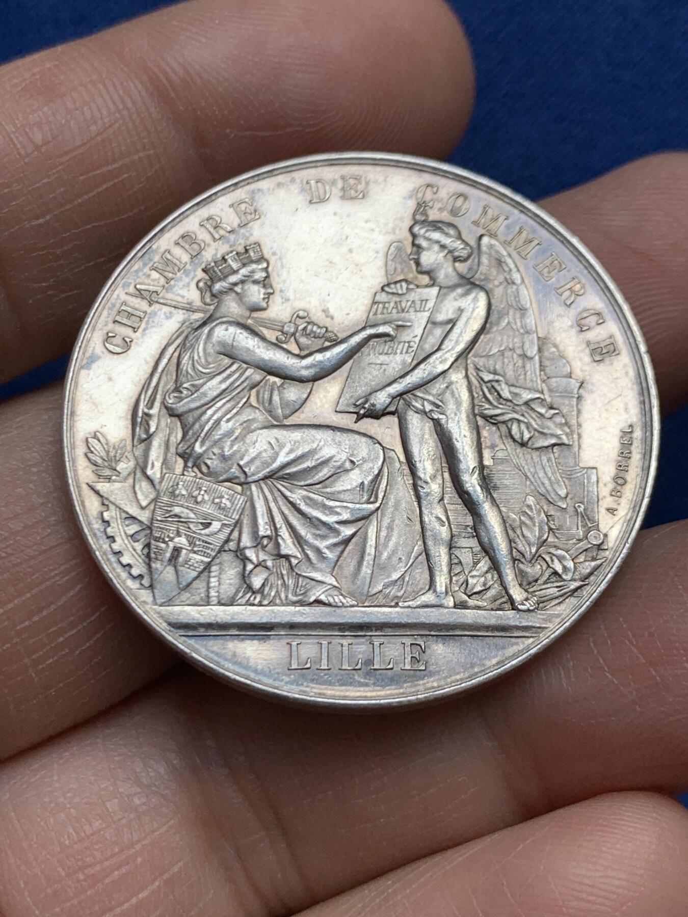 《竞宝斋》第468场 周日，周一 2场连拍 （全场包邮）欢迎送拍 法国1900年前后里尔商会银章 22.35克 36.7mm 丰饶角银标