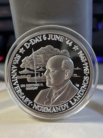 第193期拍卖 - 特克斯和凯科斯1994年诺曼底登陆军事人物纪念银币，31.16克，999银