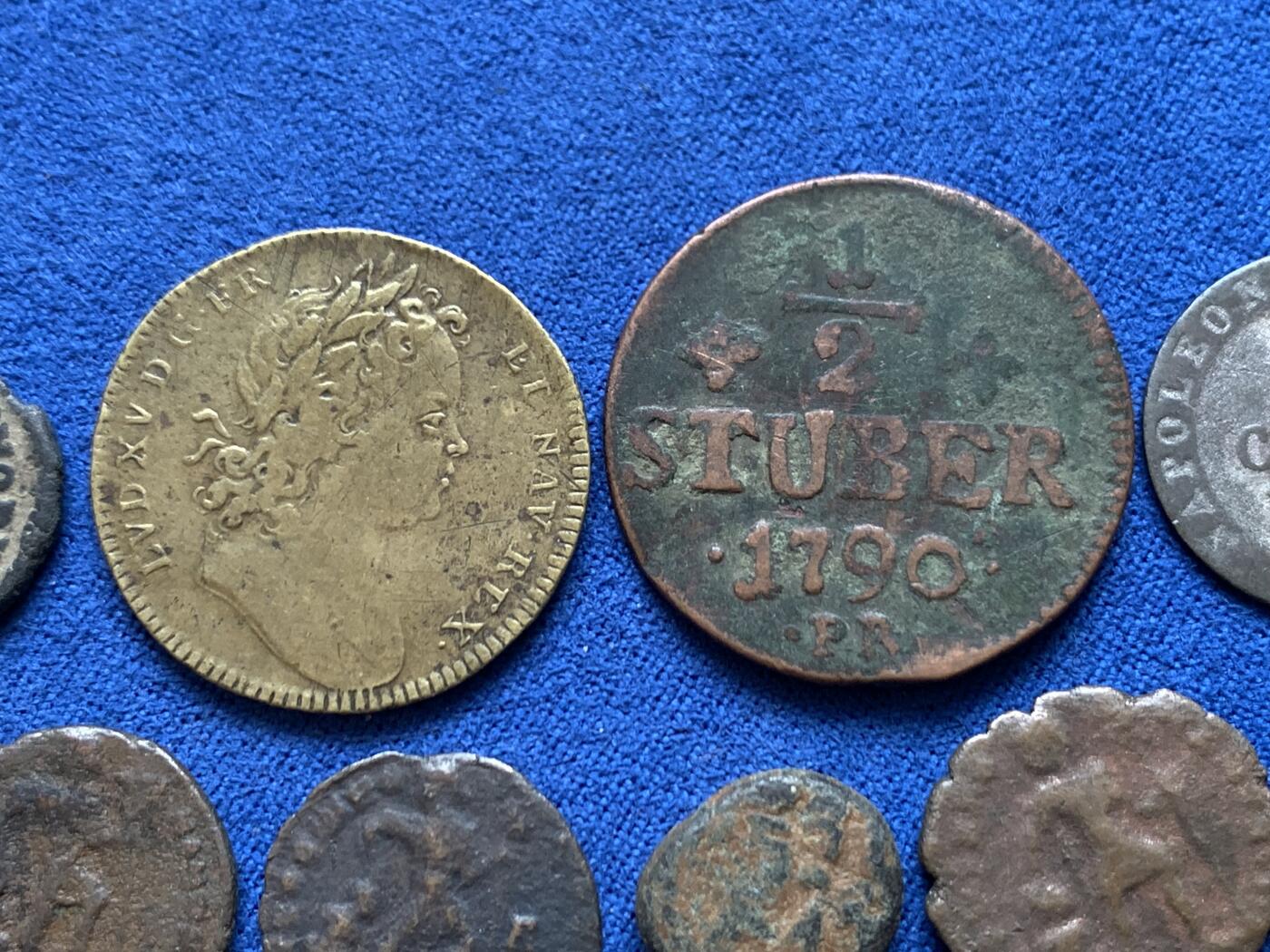 《竞宝斋》第468场 周日，周一 2场连拍 （全场包邮）欢迎送拍 16枚一组 早期钱币/代币 细节见图 总重37.65克