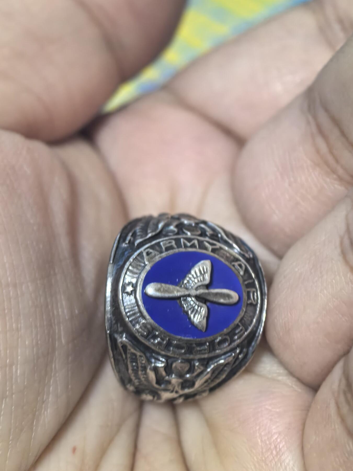 美德苏勋章奖章拍卖 本次各种都有 取消了保留价模式  德因原因只上2-3图 具体的想要的请联系我要完整图。都经过讨论未标明则全部是原品，保真 放心拍。3月4日晚上九点结束在麦稀奇 找不到的加我qq或者微信都是184277308备注苏章拍卖。