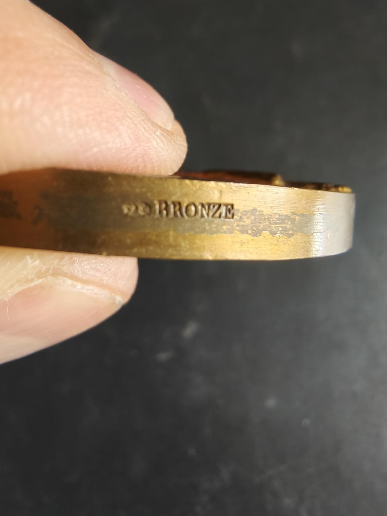 老王徽章第186期 法国电气施工行业总工会大铜章      原盒     直径66mm    重量157.2g