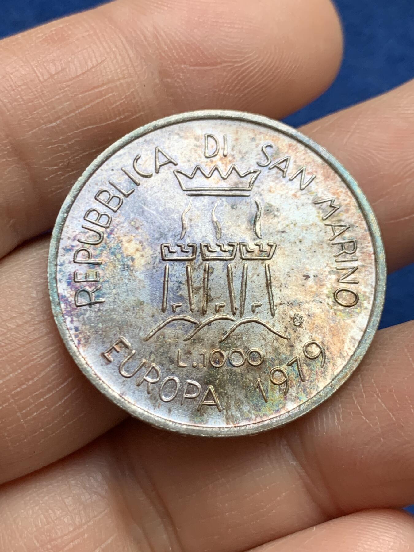 《竞宝斋》第468场 周日，周一 2场连拍 （全场包邮）欢迎送拍 圣马力诺1979年女神1000里拉银币，14.6克，835银，光度不错