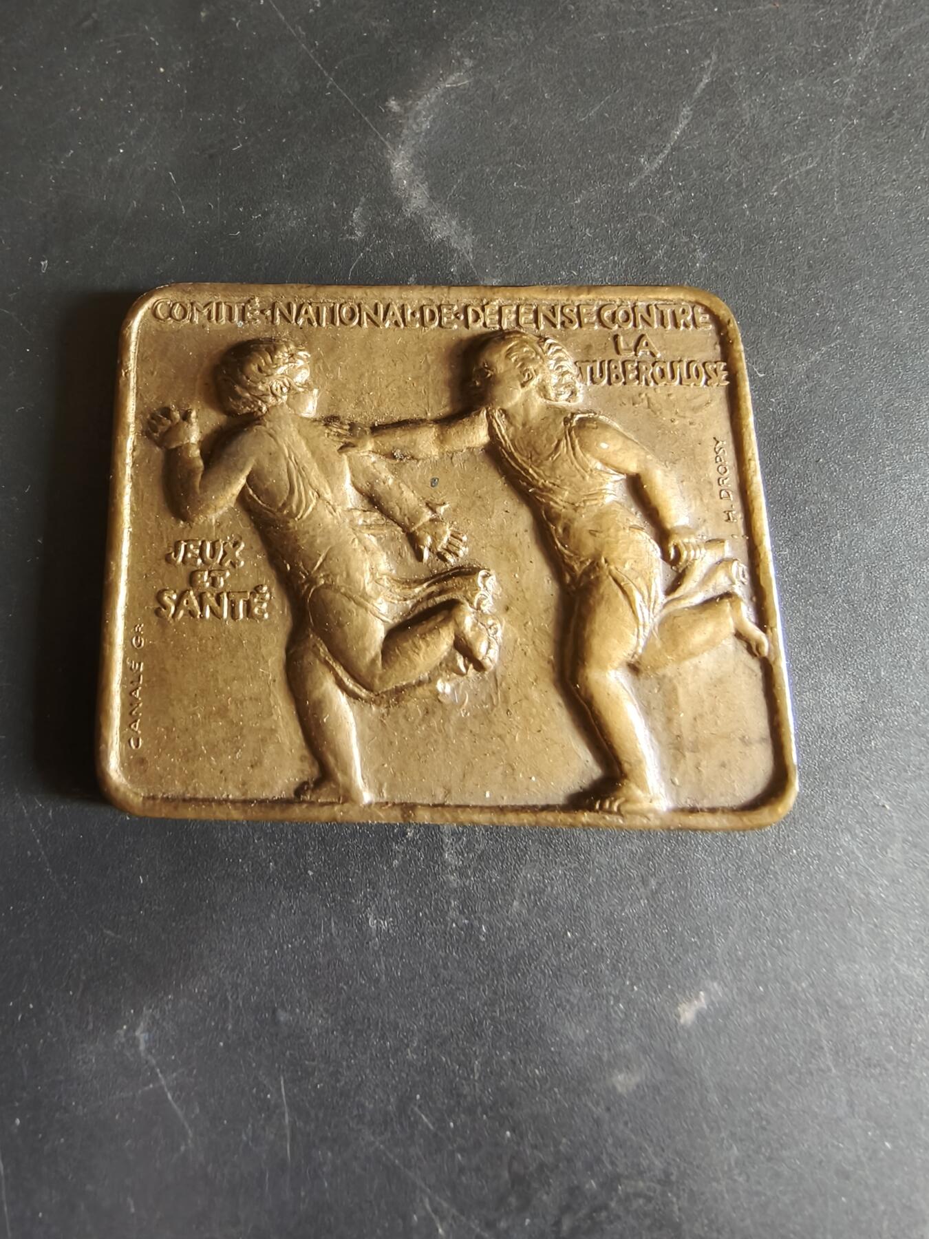 老王徽章第186期 法国对抗结核病委员会方形大铜章     原盒     尺寸55×43mm    重量65.2g