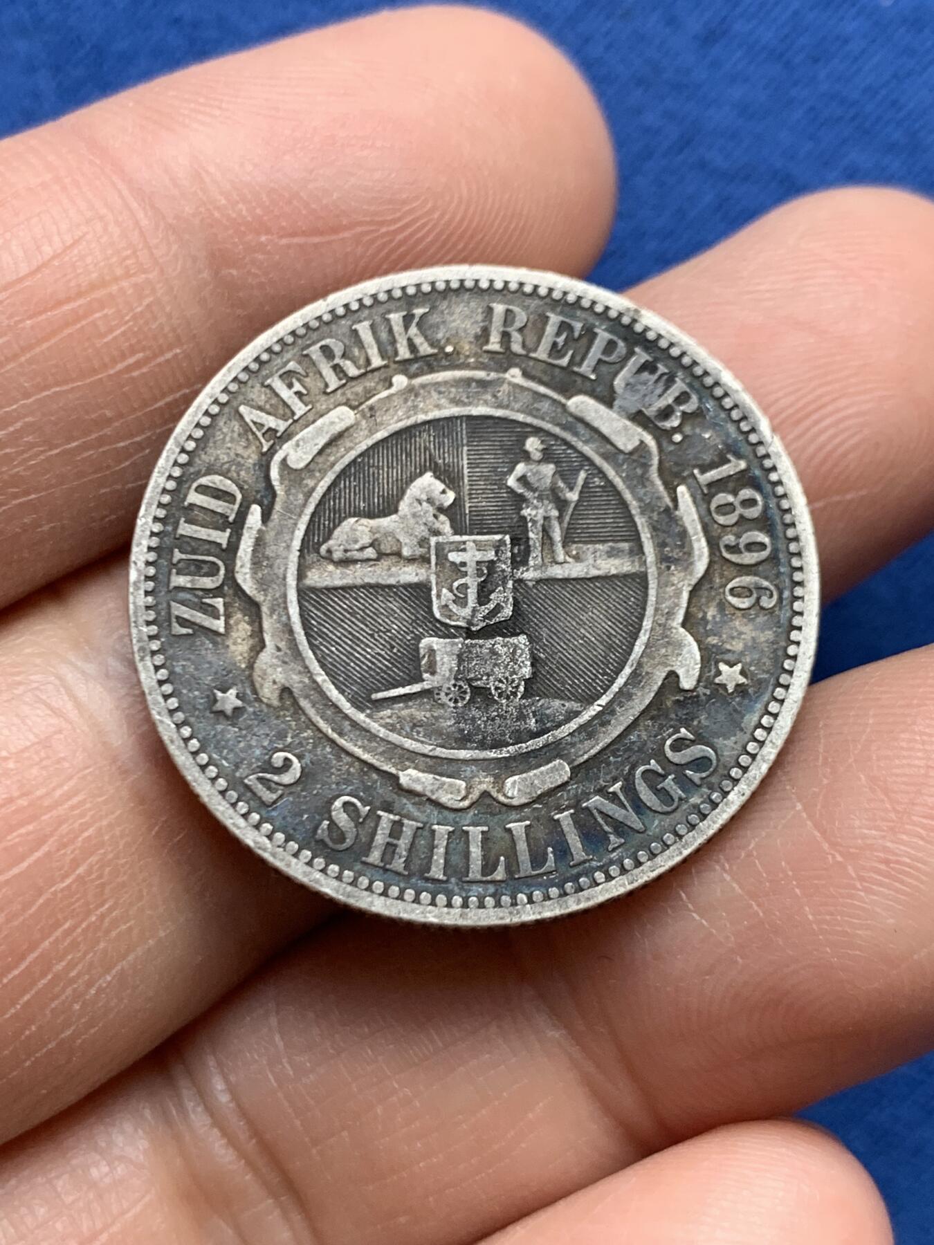 《竞宝斋》第468场 周日，周一 2场连拍 （全场包邮）欢迎送拍 三枚一组 银币：南非德兰士瓦共和国 1897年1先令 + 1896年2先令，大佬黑 + 奥斯曼 埃及10Q，细节见图，共30.15克