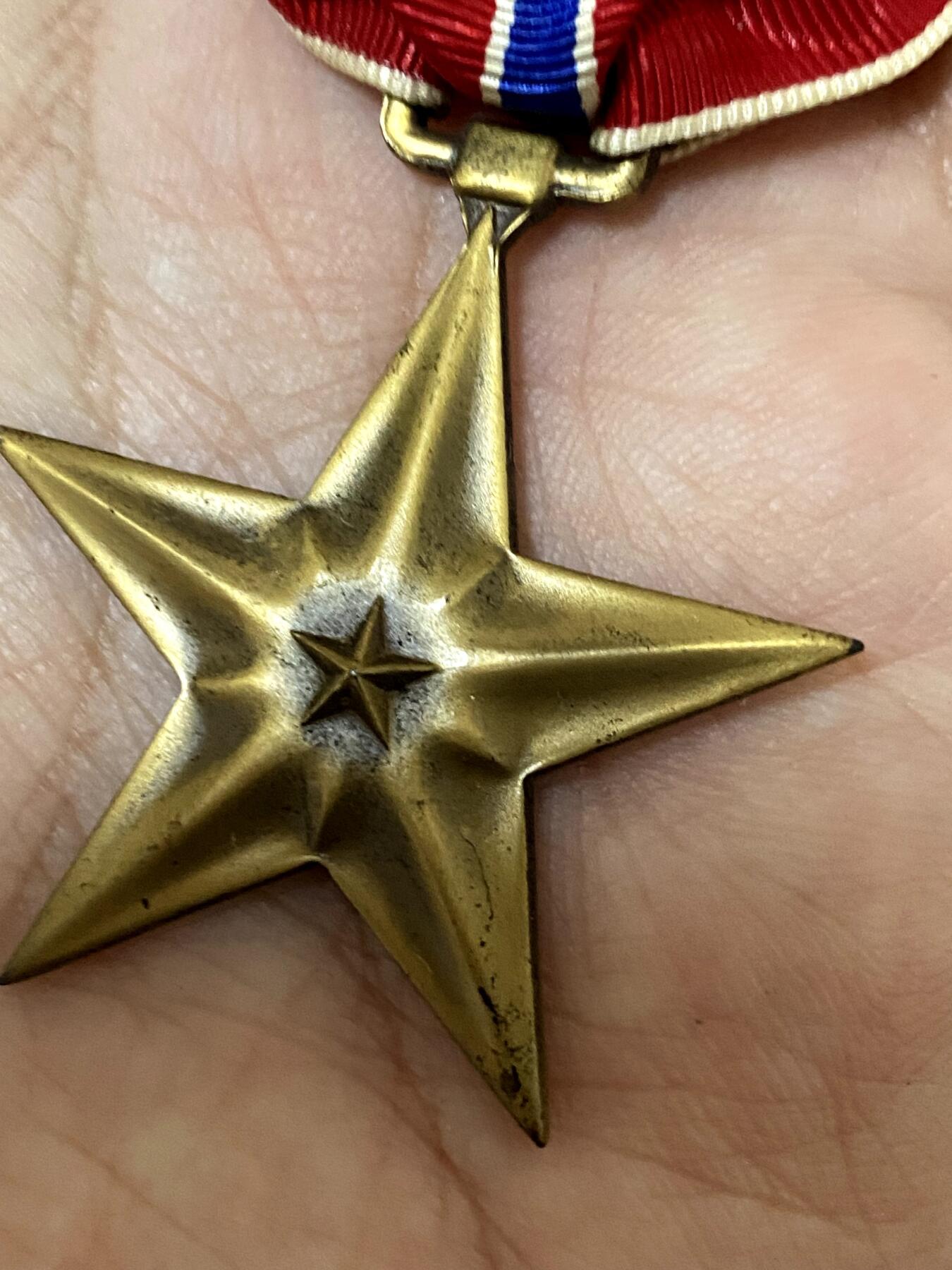 美德苏勋章奖章拍卖 本次各种都有 取消了保留价模式  德因原因只上2-3图 具体的想要的请联系我要完整图。都经过讨论未标明则全部是原品，保真 放心拍。3月4日晚上九点结束在麦稀奇 找不到的加我qq或者微信都是184277308备注苏章拍卖。