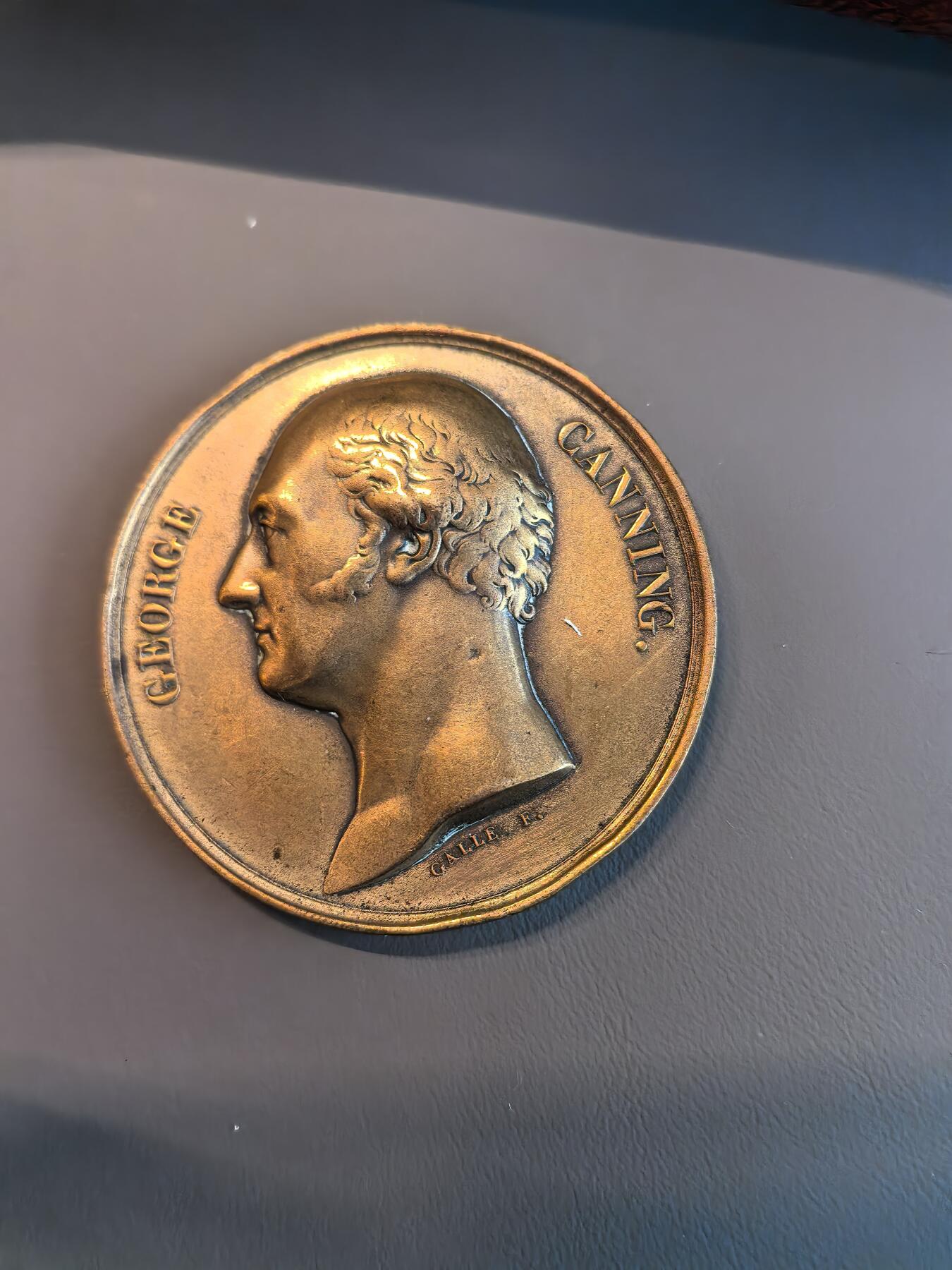 欧洲微章、铜章、银章和银币第三场 1827年法国铸造的乔治·坎宁（George Canning）纪念章，由著名雕刻家安德烈·加勒（André Galle）设计，核心关联1827年《伦敦条约》