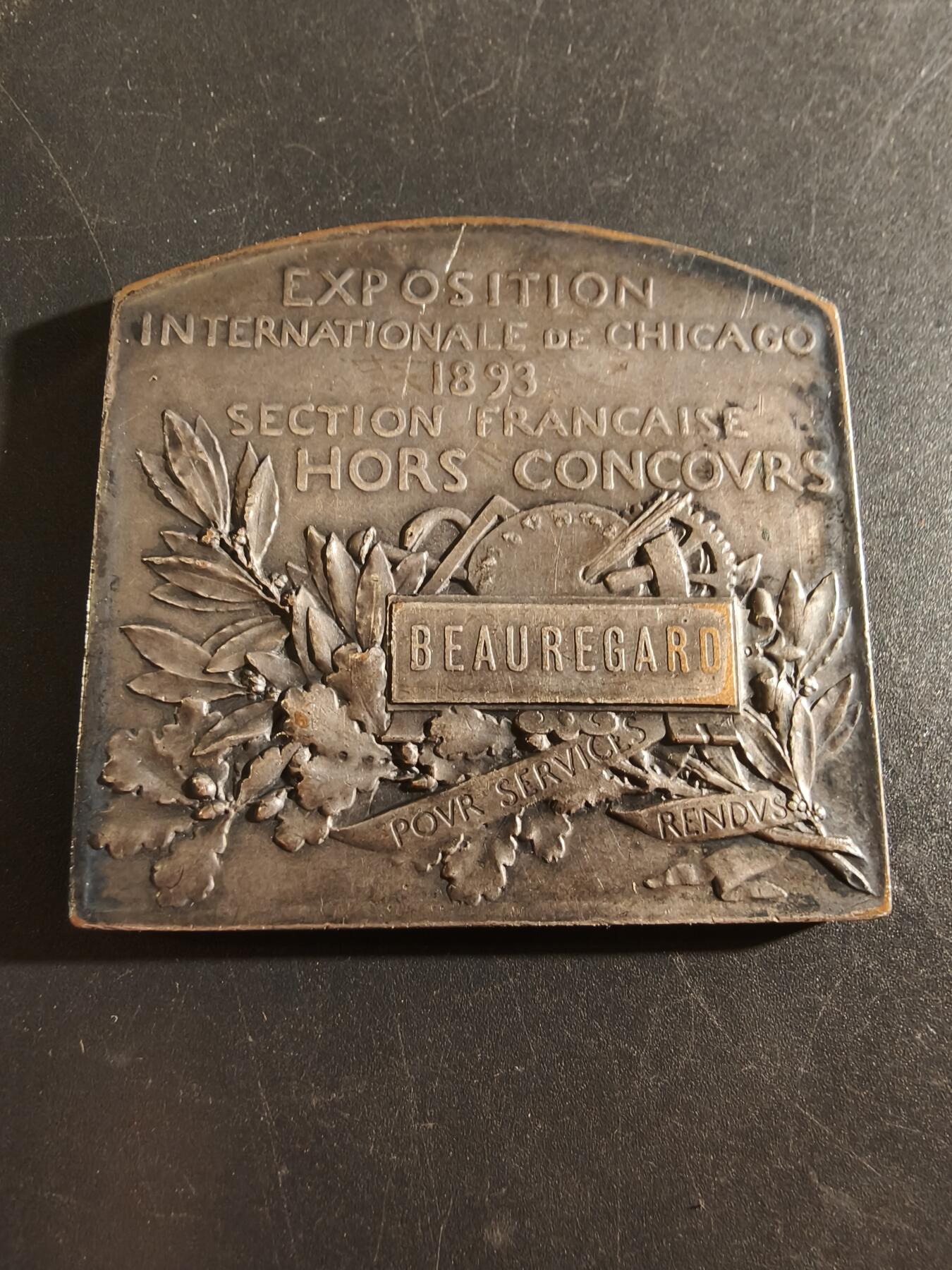 老王徽章第186期 1893年芝加哥国际博览会法国馆镀银方形大铜章    大师罗蒂名作     尺寸50×52mm     重量70.5g