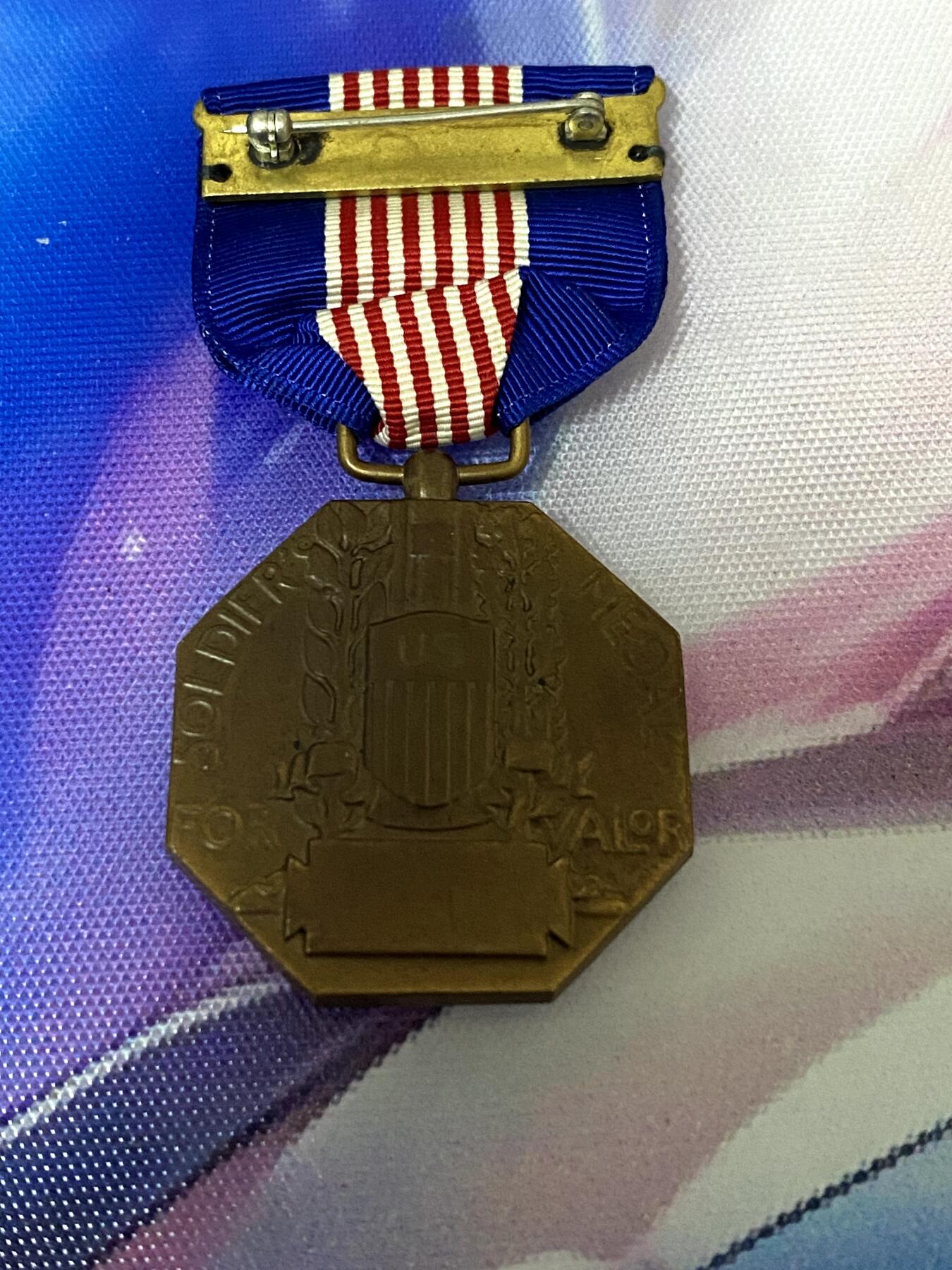 美德苏勋章奖章拍卖 本次各种都有 取消了保留价模式  德因原因只上2-3图 具体的想要的请联系我要完整图。都经过讨论未标明则全部是原品，保真 放心拍。3月4日晚上九点结束在麦稀奇 找不到的加我qq或者微信都是184277308备注苏章拍卖。