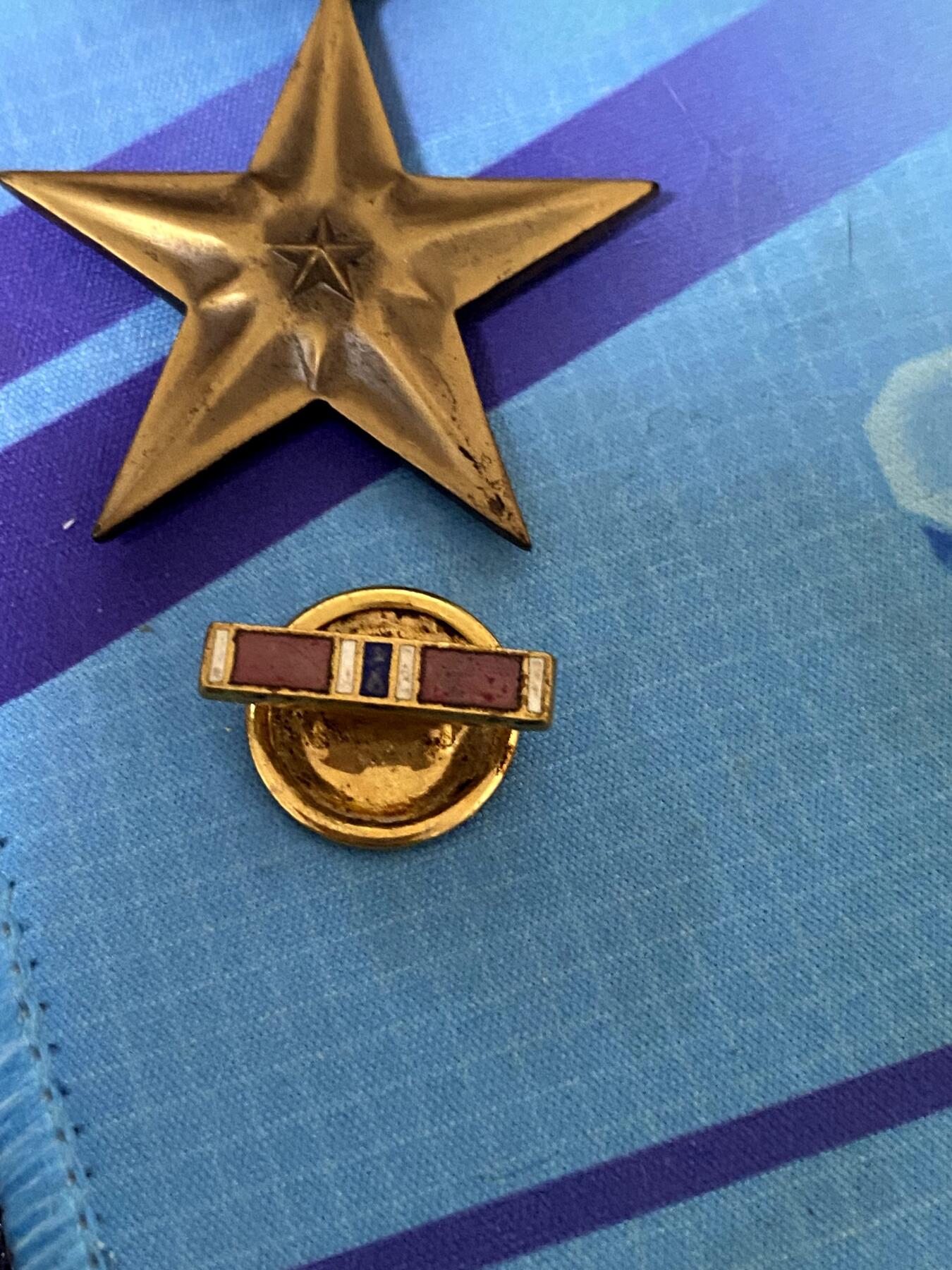 美德苏勋章奖章拍卖 本次各种都有 取消了保留价模式  德因原因只上2-3图 具体的想要的请联系我要完整图。都经过讨论未标明则全部是原品，保真 放心拍。3月4日晚上九点结束在麦稀奇 找不到的加我qq或者微信都是184277308备注苏章拍卖。