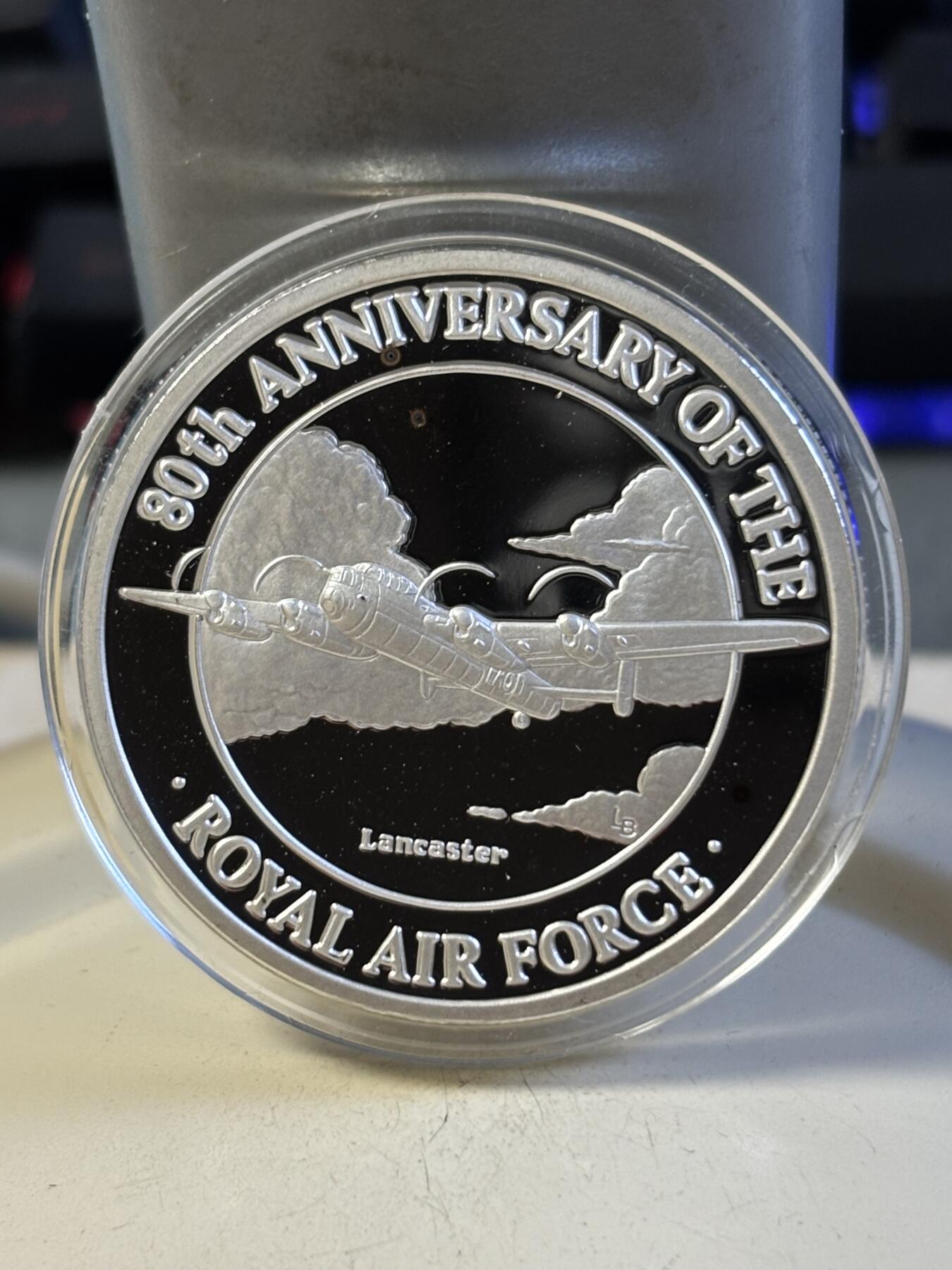 第193期拍卖 特克斯和凯科斯1998年皇家空军之战斗机28.28克纪念银币1，999银，有黑点