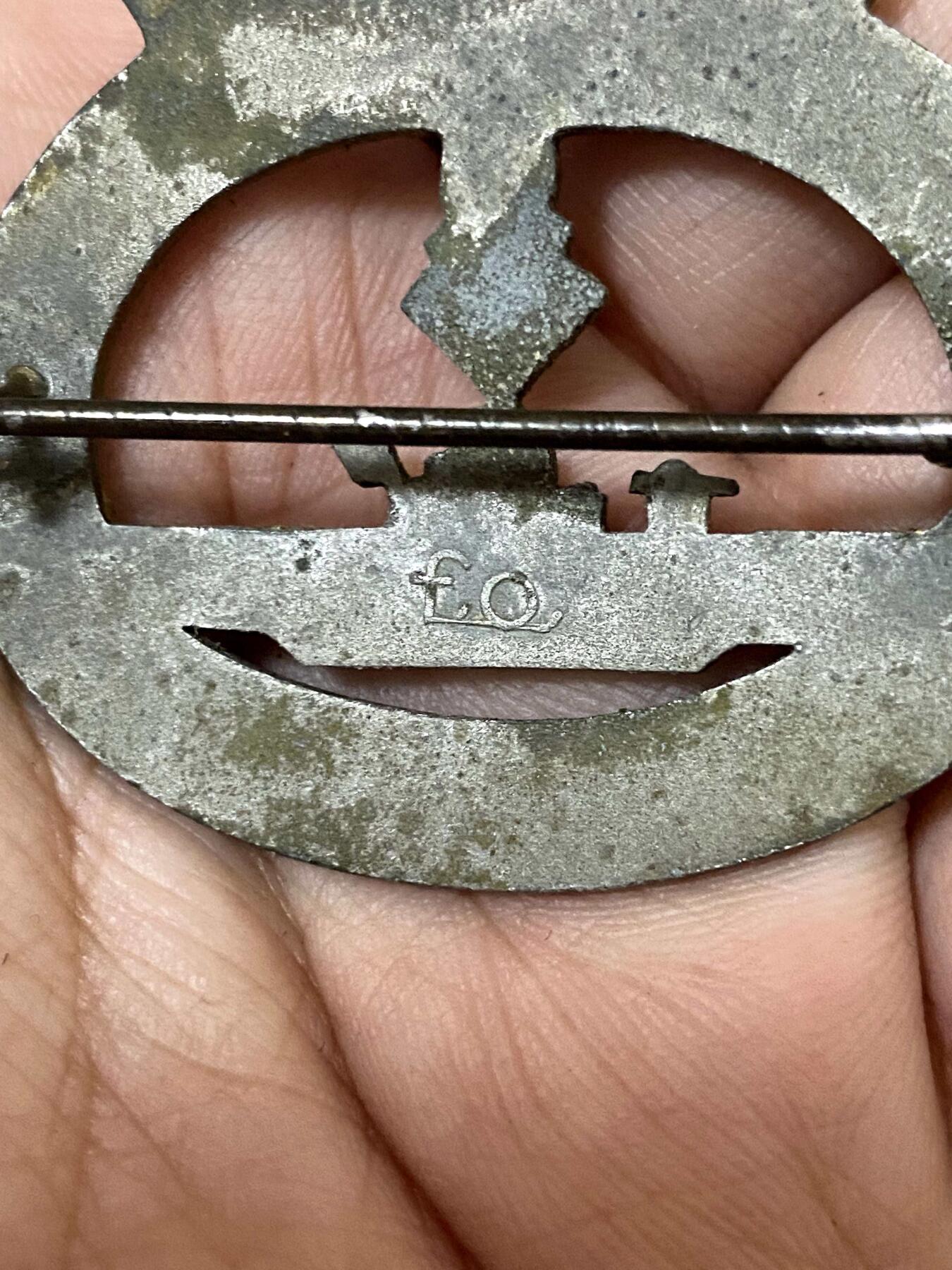 美德苏勋章奖章拍卖 本次各种都有 取消了保留价模式  德因原因只上2-3图 具体的想要的请联系我要完整图。都经过讨论未标明则全部是原品，保真 放心拍。3月4日晚上九点结束在麦稀奇 找不到的加我qq或者微信都是184277308备注苏章拍卖。