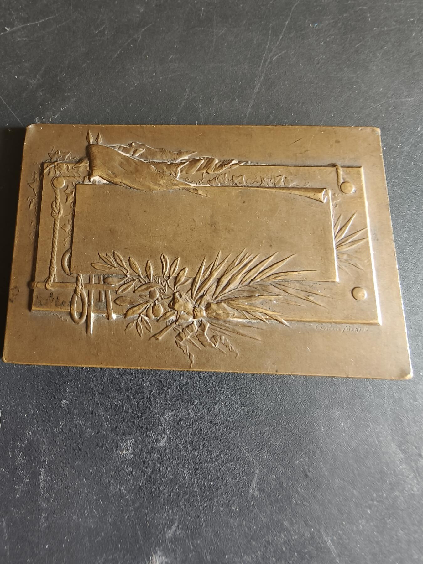 老王徽章第186期 法国罗讷河口省议会体育委员会纪念碑方形大铜章     尺寸68×44mm     重量91.1g