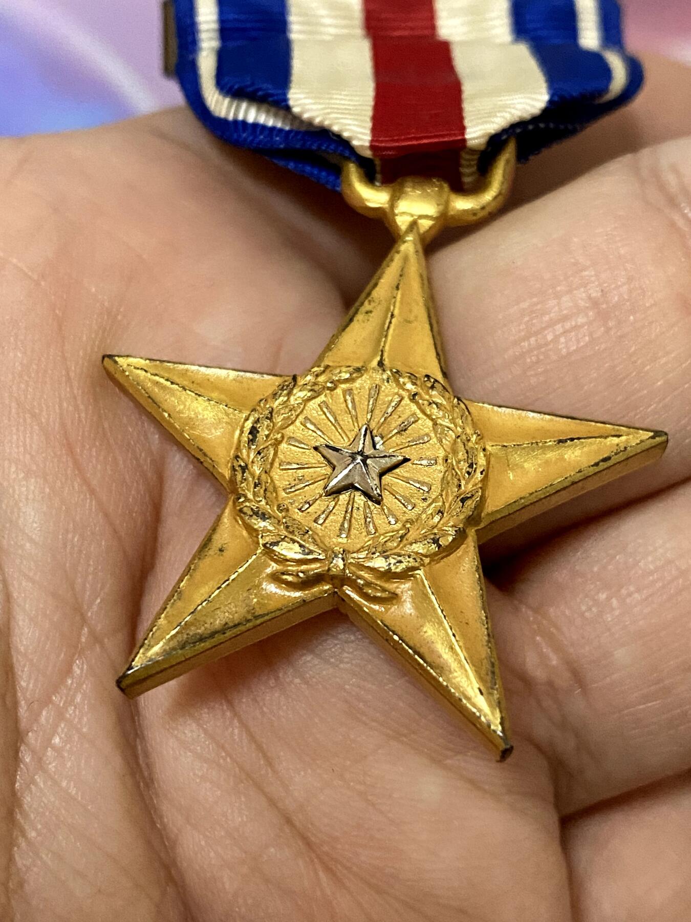 美德苏勋章奖章拍卖 本次各种都有 取消了保留价模式  德因原因只上2-3图 具体的想要的请联系我要完整图。都经过讨论未标明则全部是原品，保真 放心拍。3月4日晚上九点结束在麦稀奇 找不到的加我qq或者微信都是184277308备注苏章拍卖。