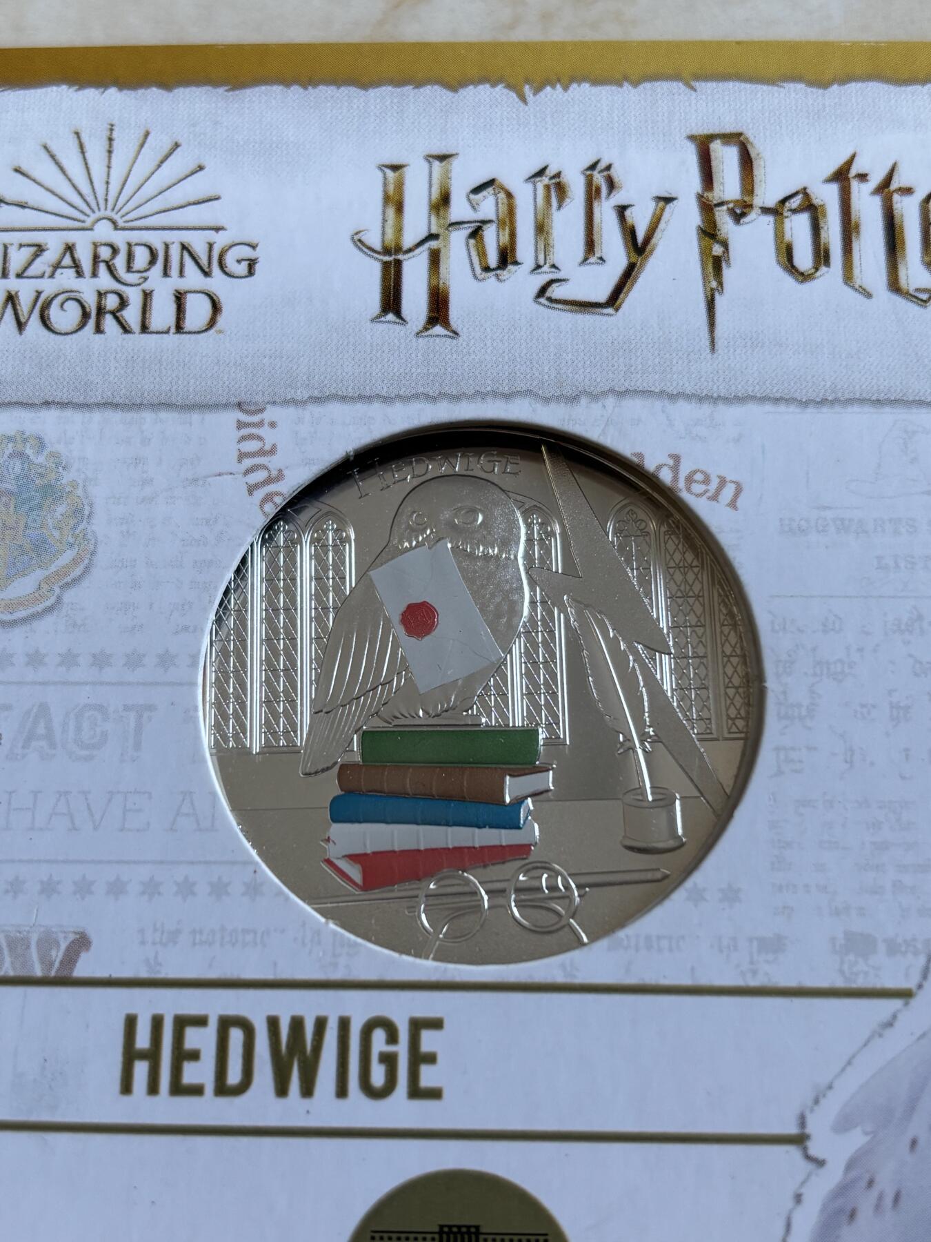 第193期拍卖 法国2021年哈利波特系列2组海德薇的信50欧彩银币原卡册，900银，41克