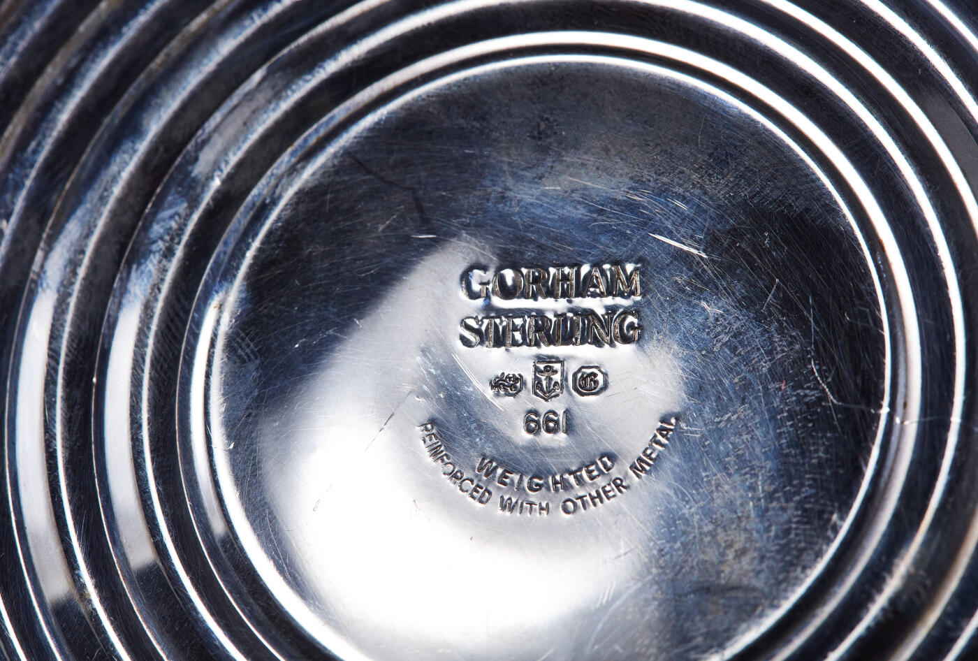 【俄甄集藏】2026年(049)03-18星期三 晚 19:30 全场包邮 英国1967年银婚纪念古董银烛台2支一对，底座直径：95mm，高：85mm，口直径：50mm，重量：629.5克，烛台有配重，有使用痕迹，925银，含银比重约20%