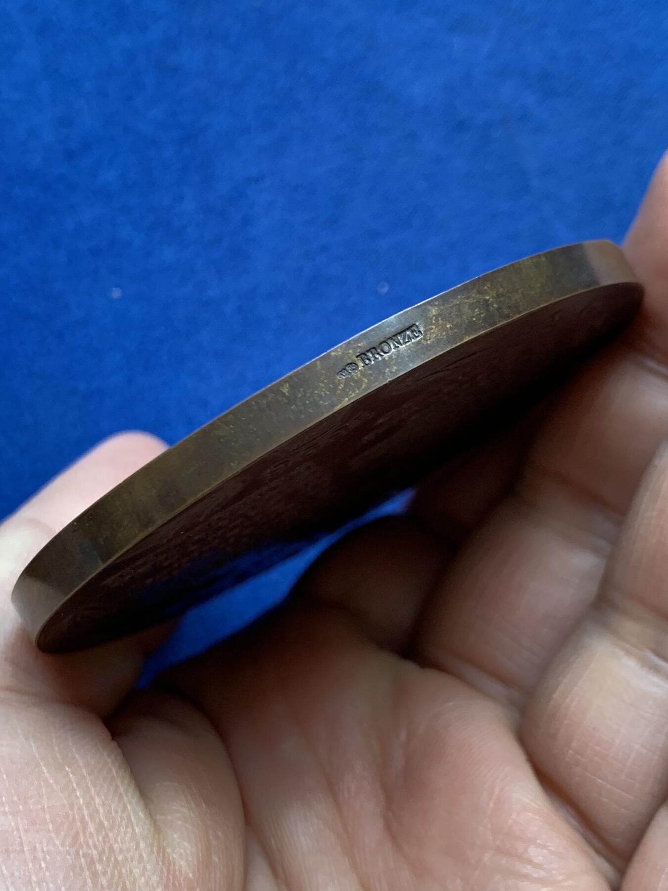 《竞宝斋》第468场 周日，周一 2场连拍 （全场包邮）欢迎送拍 1898年法国巴黎国立自然历史博物馆新馆落成纪念大铜章 148.5克 67.5mm 丰饶角铜标 带原盒 好品 稀有