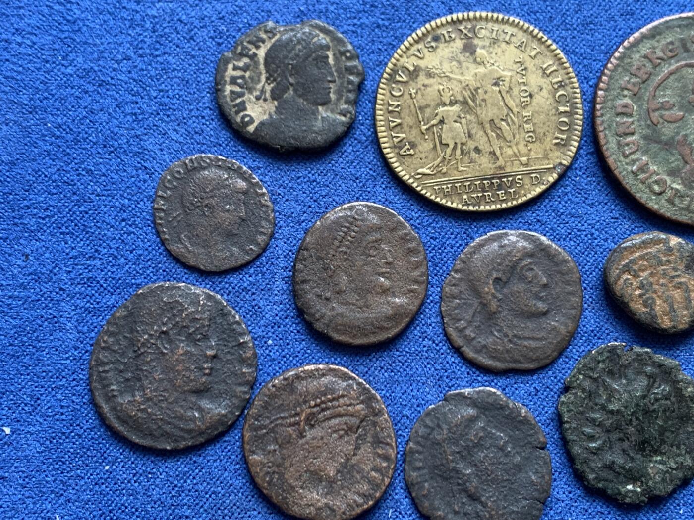 《竞宝斋》第468场 周日，周一 2场连拍 （全场包邮）欢迎送拍 16枚一组 早期钱币/代币 细节见图 总重37.65克