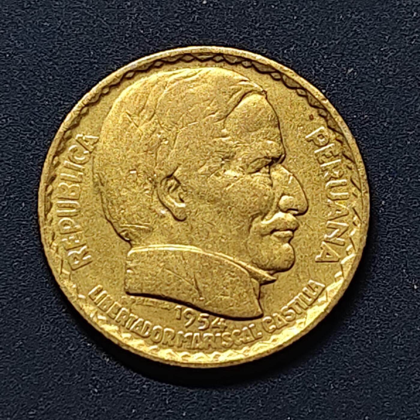 【全场包邮】纯粹捡漏拍510场 秘鲁1954年10分总统拉蒙·卡斯特利亚推动奴隶制废除100周年纪念币