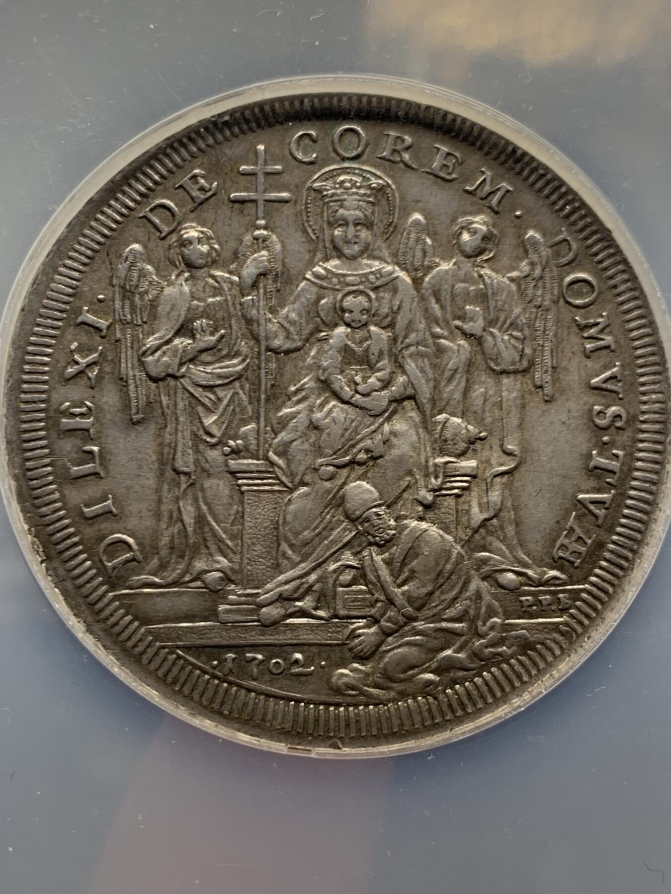 《竞宝斋》第468场 周日，周一 2场连拍 （全场包邮）欢迎送拍 冠军分 NGC MS62 教皇国 克莱门特十一世 1702年 1 皮亚斯特拉 32.1克的大银币 加大盒封装 非常难得的高价品种