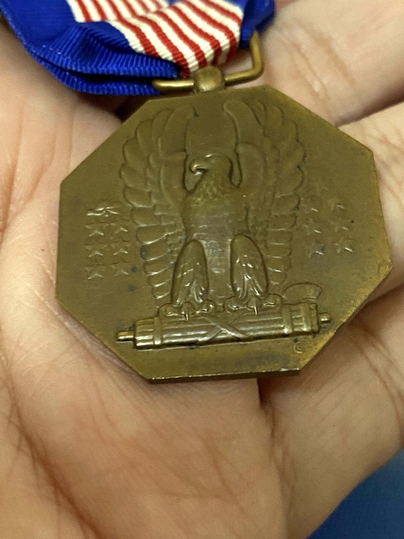 美德苏勋章奖章拍卖 本次各种都有 取消了保留价模式  德因原因只上2-3图 具体的想要的请联系我要完整图。都经过讨论未标明则全部是原品，保真 放心拍。3月4日晚上九点结束在麦稀奇 找不到的加我qq或者微信都是184277308备注苏章拍卖。