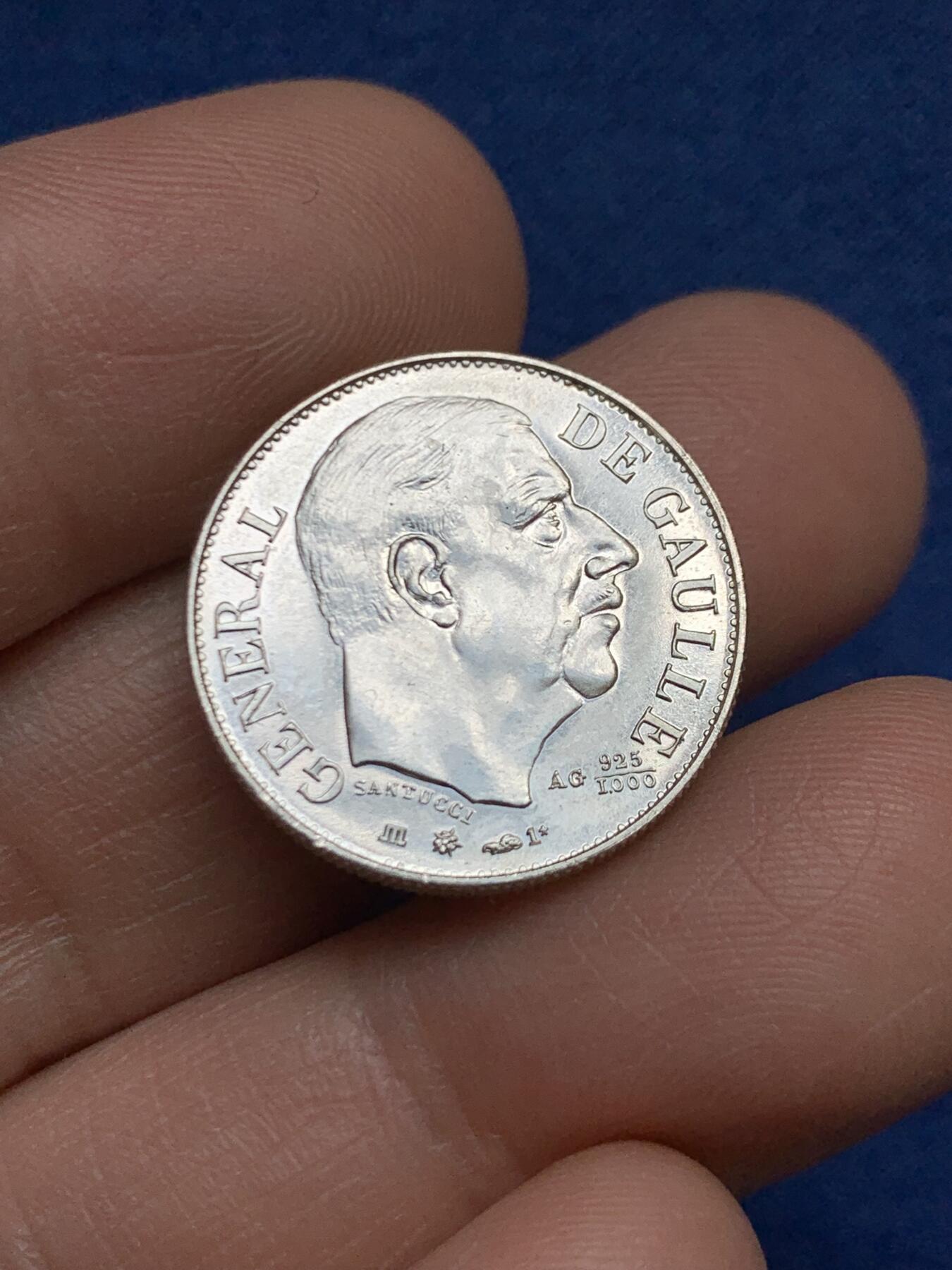 《竞宝斋》第468场 周日，周一 2场连拍 （全场包邮）欢迎送拍 法国1980夏尔·戴高乐925银章 6.45g 20.8mm