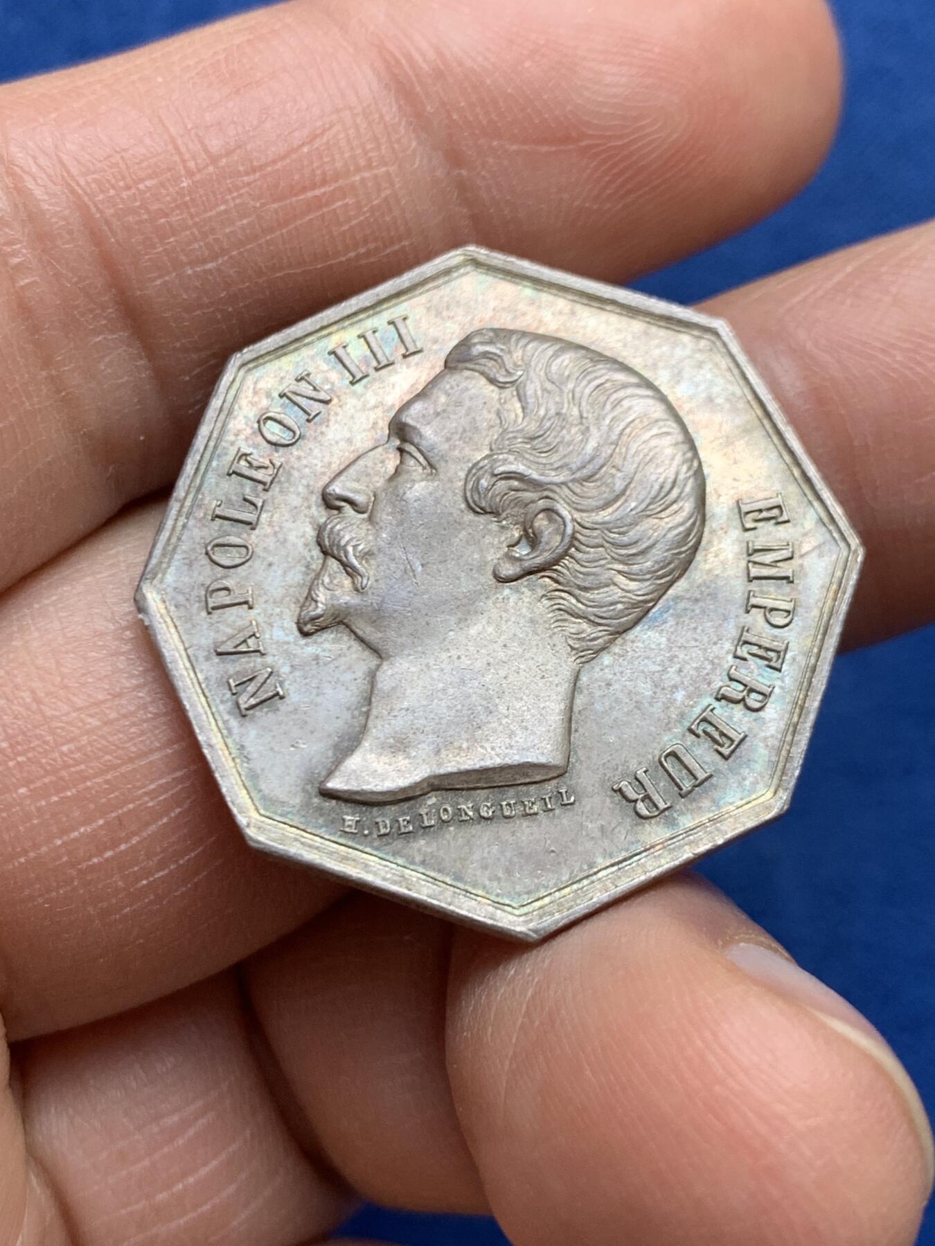 《竞宝斋》第468场 周日，周一 2场连拍 （全场包邮）欢迎送拍 法国中央园艺学会八角银质代币 正面拿三像 蜜蜂银标边铭 28.6mm 10.9克