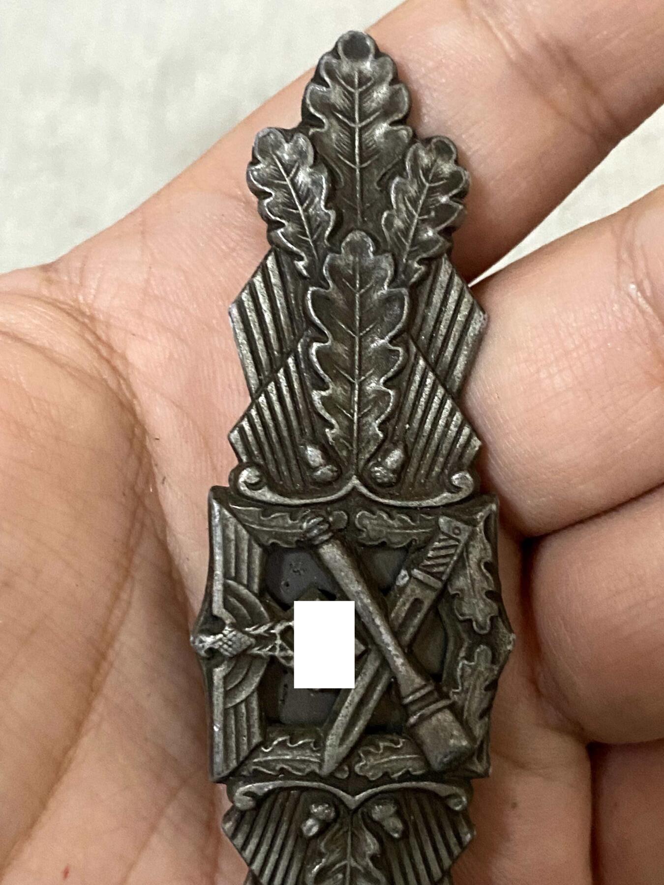 美德苏勋章奖章拍卖 本次各种都有 取消了保留价模式  德因原因只上2-3图 具体的想要的请联系我要完整图。都经过讨论未标明则全部是原品，保真 放心拍。3月4日晚上九点结束在麦稀奇 找不到的加我qq或者微信都是184277308备注苏章拍卖。