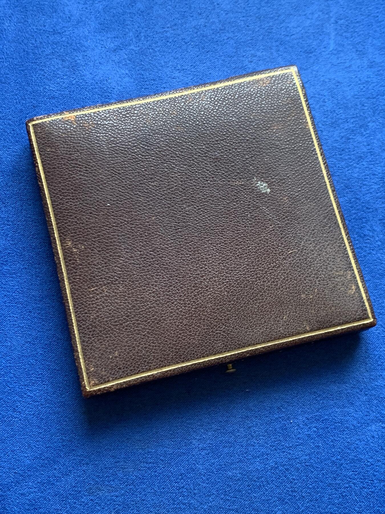 《竞宝斋》第468场 周日，周一 2场连拍 （全场包邮）欢迎送拍 1898年法国巴黎国立自然历史博物馆新馆落成纪念大铜章 148.5克 67.5mm 丰饶角铜标 带原盒 好品 稀有